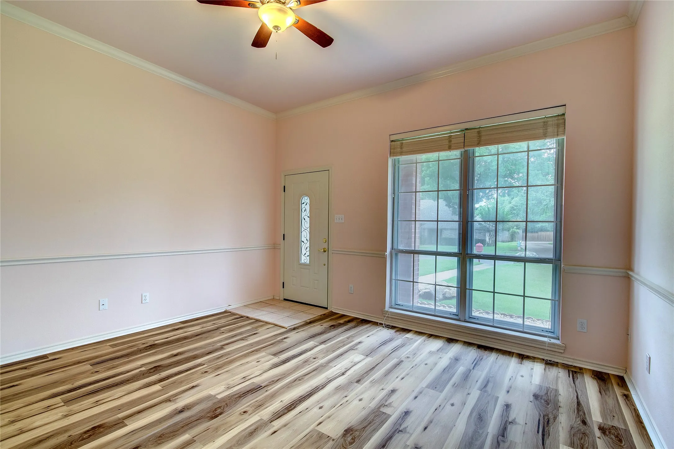 Single Family Residence For Sale in Hunt County , 900 River Oaks Drive, Greenville, Texas 75402, 3 Bedroom, 2 Bathroom, 5 Garage spaces, 1,990 Sqft, built in 1992, mls#21297156, Real Estate Agent in Greenville, Homes For Sale in Hunt county, Homes For Sale in Greenville, Realtor in Greenville Texas, Real Estate Brokerage Independent Realty Texas, Luminita Cordes Realtor