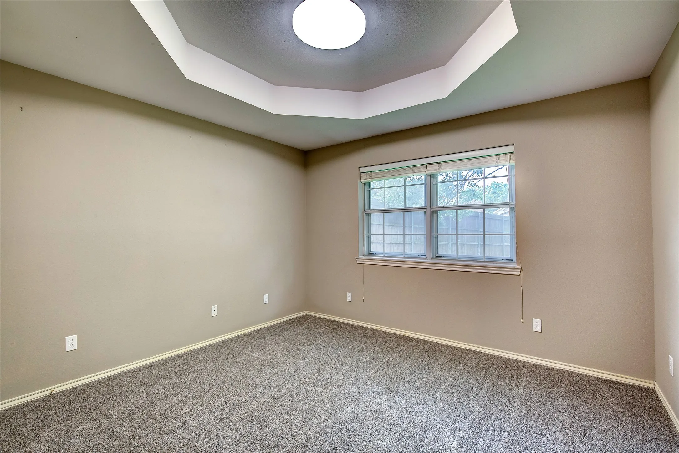 Single Family Residence For Sale in Hunt County , 900 River Oaks Drive, Greenville, Texas 75402, 3 Bedroom, 2 Bathroom, 5 Garage spaces, 1,990 Sqft, built in 1992, mls#21297156, Real Estate Agent in Greenville, Homes For Sale in Hunt county, Homes For Sale in Greenville, Realtor in Greenville Texas, Real Estate Brokerage Independent Realty Texas, Luminita Cordes Realtor