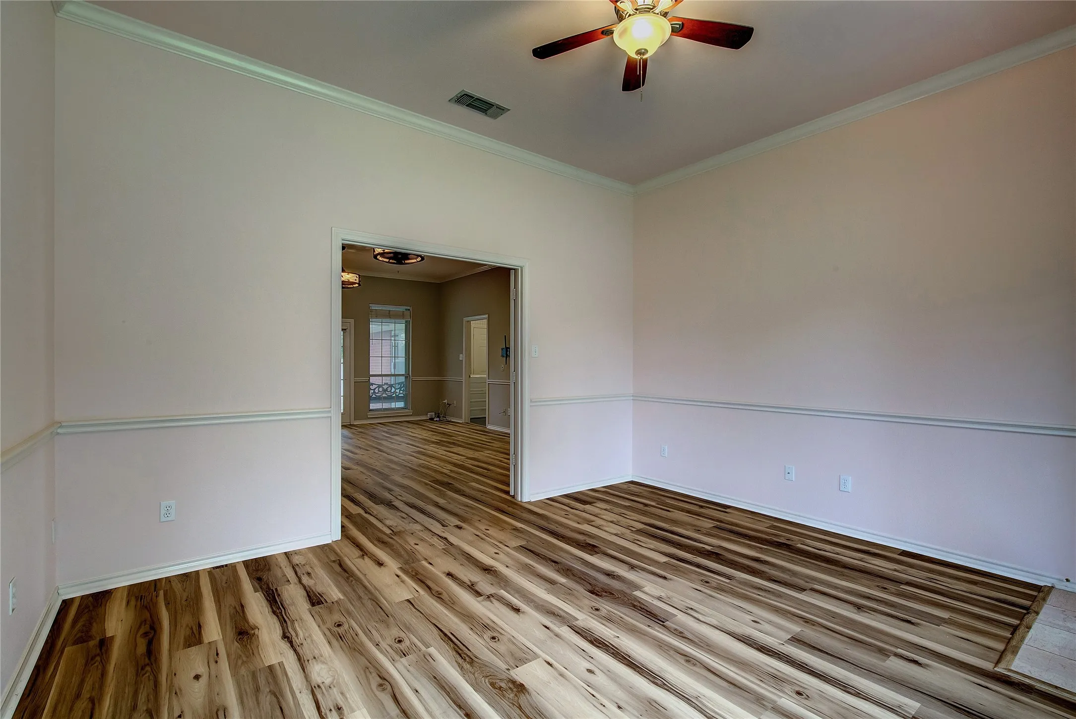 Single Family Residence For Sale in Hunt County , 900 River Oaks Drive, Greenville, Texas 75402, 3 Bedroom, 2 Bathroom, 5 Garage spaces, 1,990 Sqft, built in 1992, mls#21297156, Real Estate Agent in Greenville, Homes For Sale in Hunt county, Homes For Sale in Greenville, Realtor in Greenville Texas, Real Estate Brokerage Independent Realty Texas, Luminita Cordes Realtor