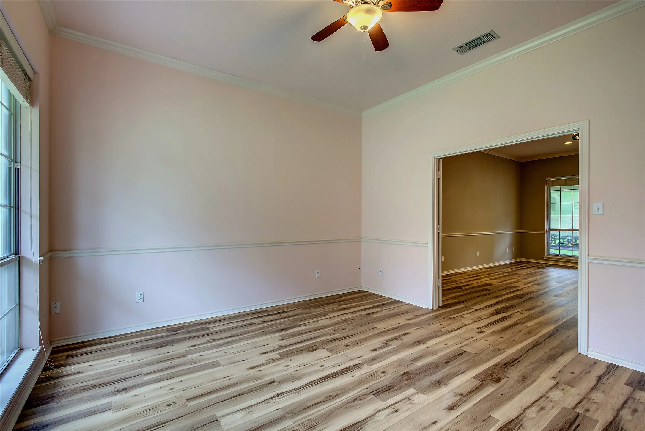 Single Family Residence For Sale in Hunt County , 900 River Oaks Drive, Greenville, Texas 75402, 3 Bedroom, 2 Bathroom, 5 Garage spaces, 1,990 Sqft, built in 1992, mls#21297156, Real Estate Agent in Greenville, Homes For Sale in Hunt county, Homes For Sale in Greenville, Realtor in Greenville Texas, Real Estate Brokerage Independent Realty Texas, Luminita Cordes Realtor