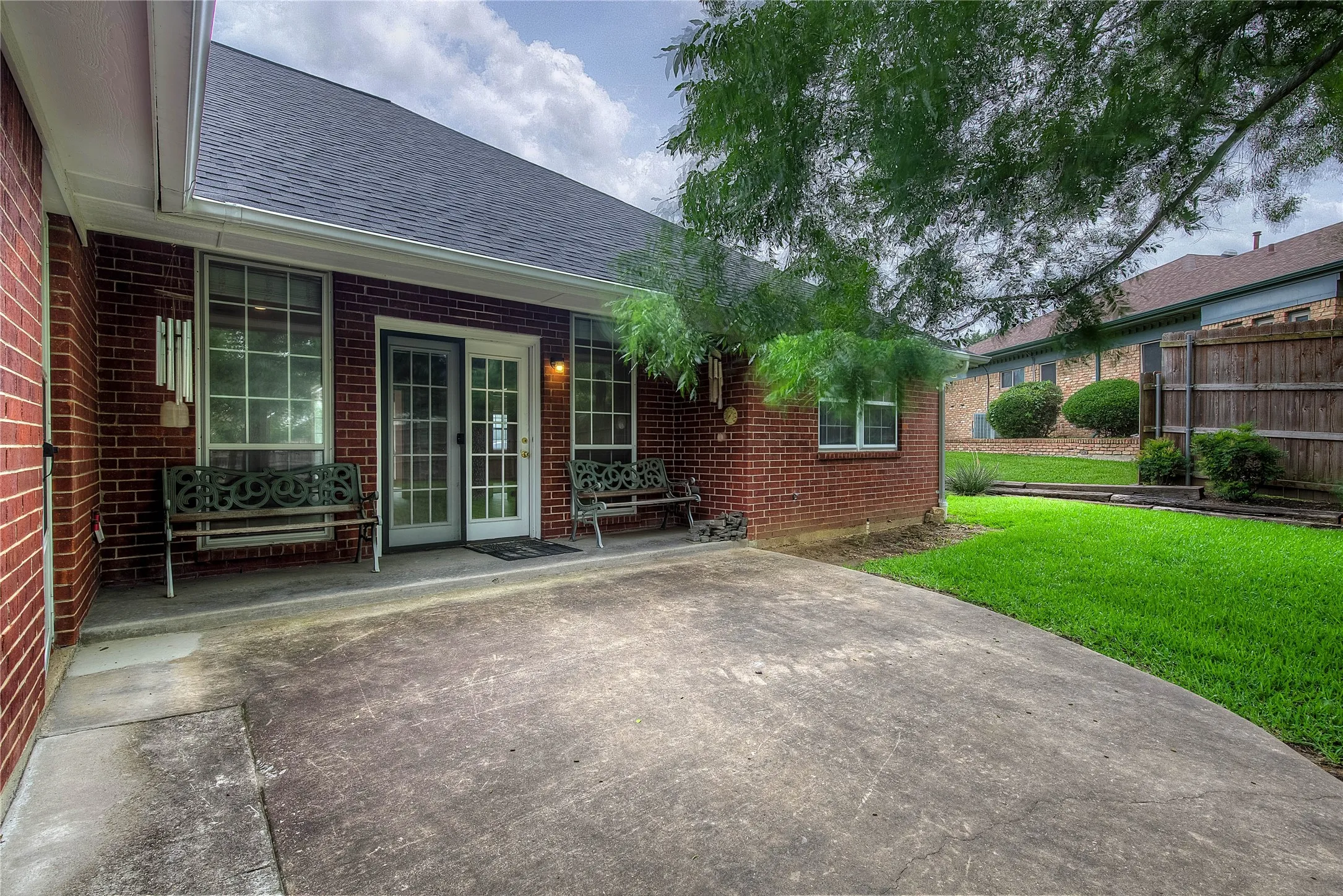 Single Family Residence For Sale in Hunt County , 900 River Oaks Drive, Greenville, Texas 75402, 3 Bedroom, 2 Bathroom, 5 Garage spaces, 1,990 Sqft, built in 1992, mls#21297156, Real Estate Agent in Greenville, Homes For Sale in Hunt county, Homes For Sale in Greenville, Realtor in Greenville Texas, Real Estate Brokerage Independent Realty Texas, Luminita Cordes Realtor