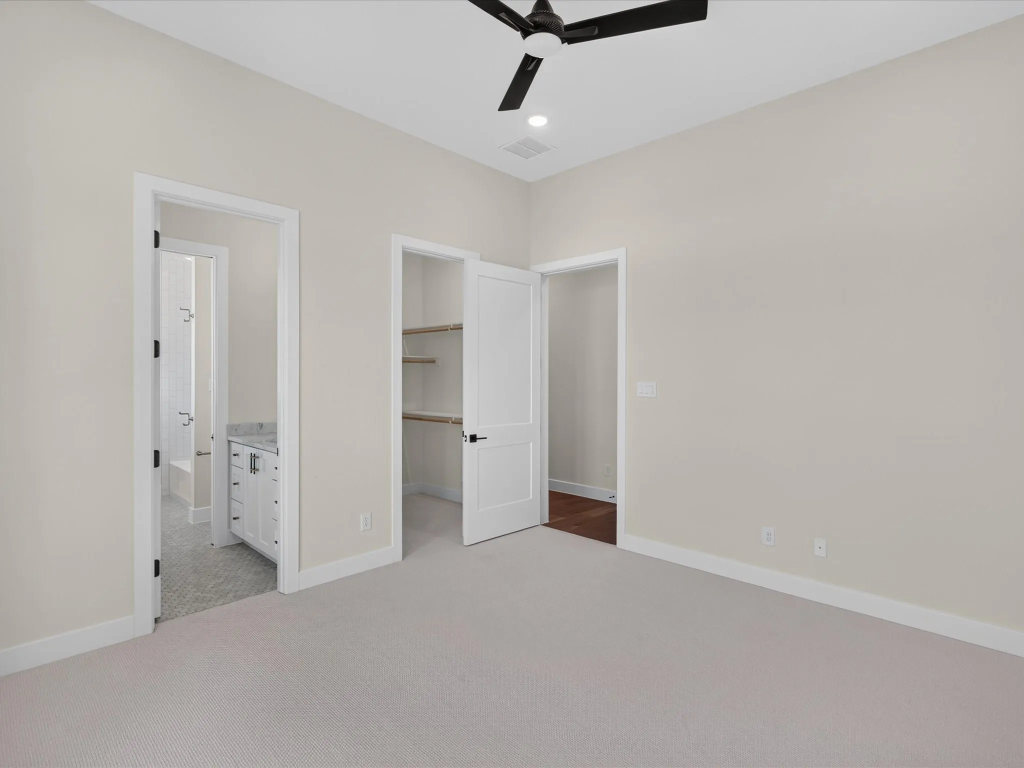 Recessed lighting and ceiling fan, with neutral carpeting