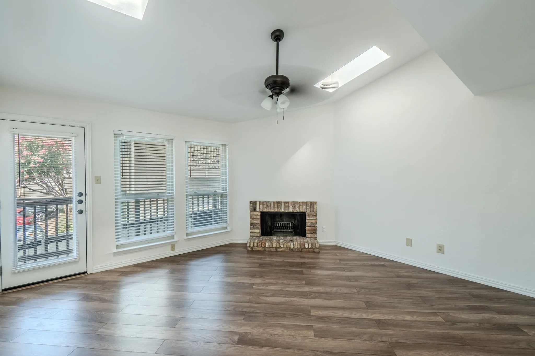 Condominium For Sale in Dallas County , 5616 Preston Oaks Road 508, Dallas, Texas 75254, 2 Bedroom, 2 Bathroom, 1 Garage spaces, 1,046 Sqft, built in 1981, mls#21291781, Real Estate Agent in Dallas, Homes For Sale in Dallas county, Homes For Sale in Dallas, Realtor in Dallas Texas, Real Estate Brokerage Independent Realty Texas, Luminita Cordes Realtor