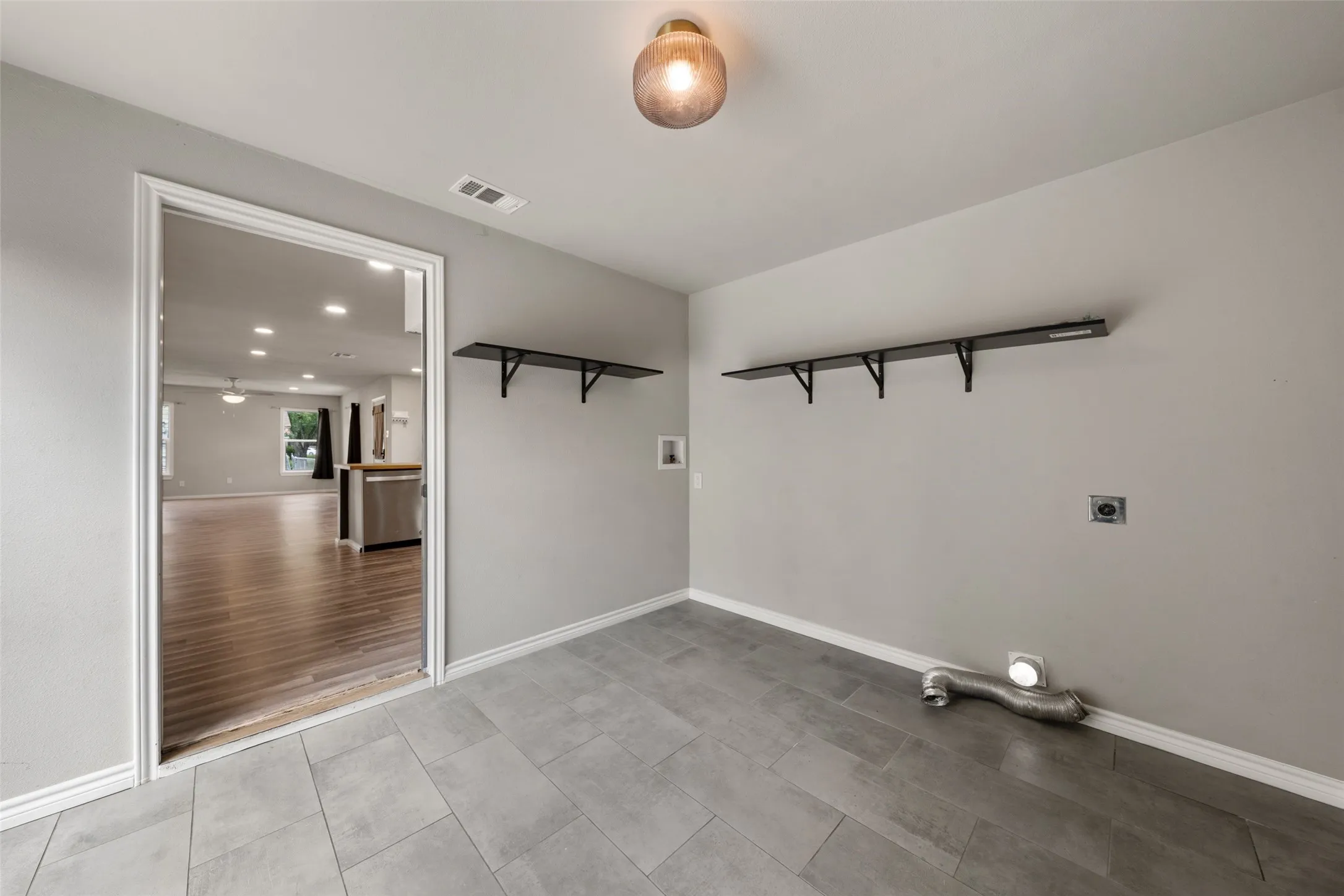 Single Family Residence For Sale in Mc Lennan County , 3607 Wheeler Street, Waco, Texas 76705, 3 Bedroom, 2 Bathroom, Garage spaces, 1,544 Sqft, built in 1949, mls#21298403, Real Estate Agent in Waco, Homes For Sale in Mc Lennan county, Homes For Sale in Waco, Realtor in Waco Texas, Real Estate Brokerage Independent Realty Texas, Luminita Cordes Realtor