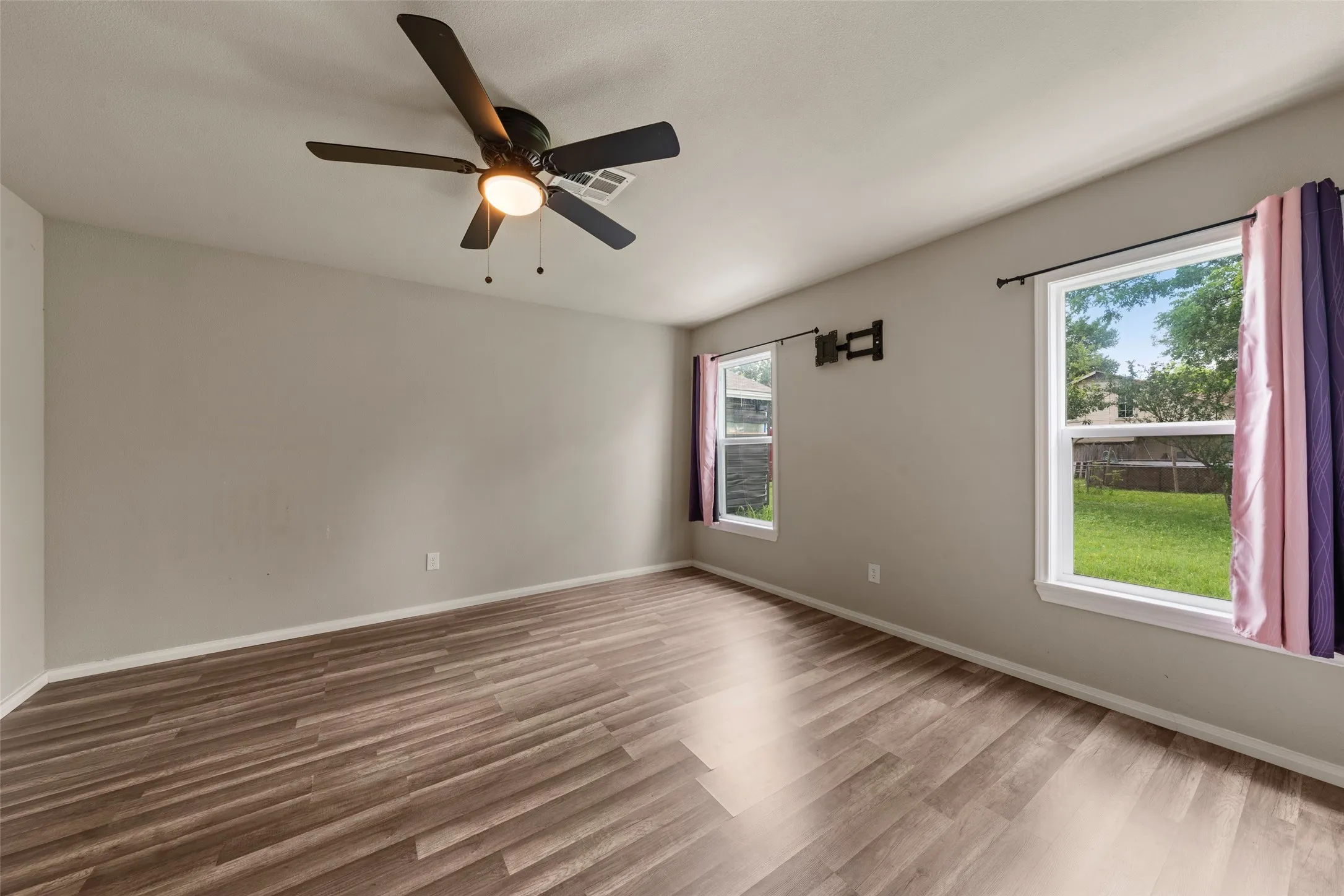 Single Family Residence For Sale in Mc Lennan County , 3607 Wheeler Street, Waco, Texas 76705, 3 Bedroom, 2 Bathroom, Garage spaces, 1,544 Sqft, built in 1949, mls#21298403, Real Estate Agent in Waco, Homes For Sale in Mc Lennan county, Homes For Sale in Waco, Realtor in Waco Texas, Real Estate Brokerage Independent Realty Texas, Luminita Cordes Realtor