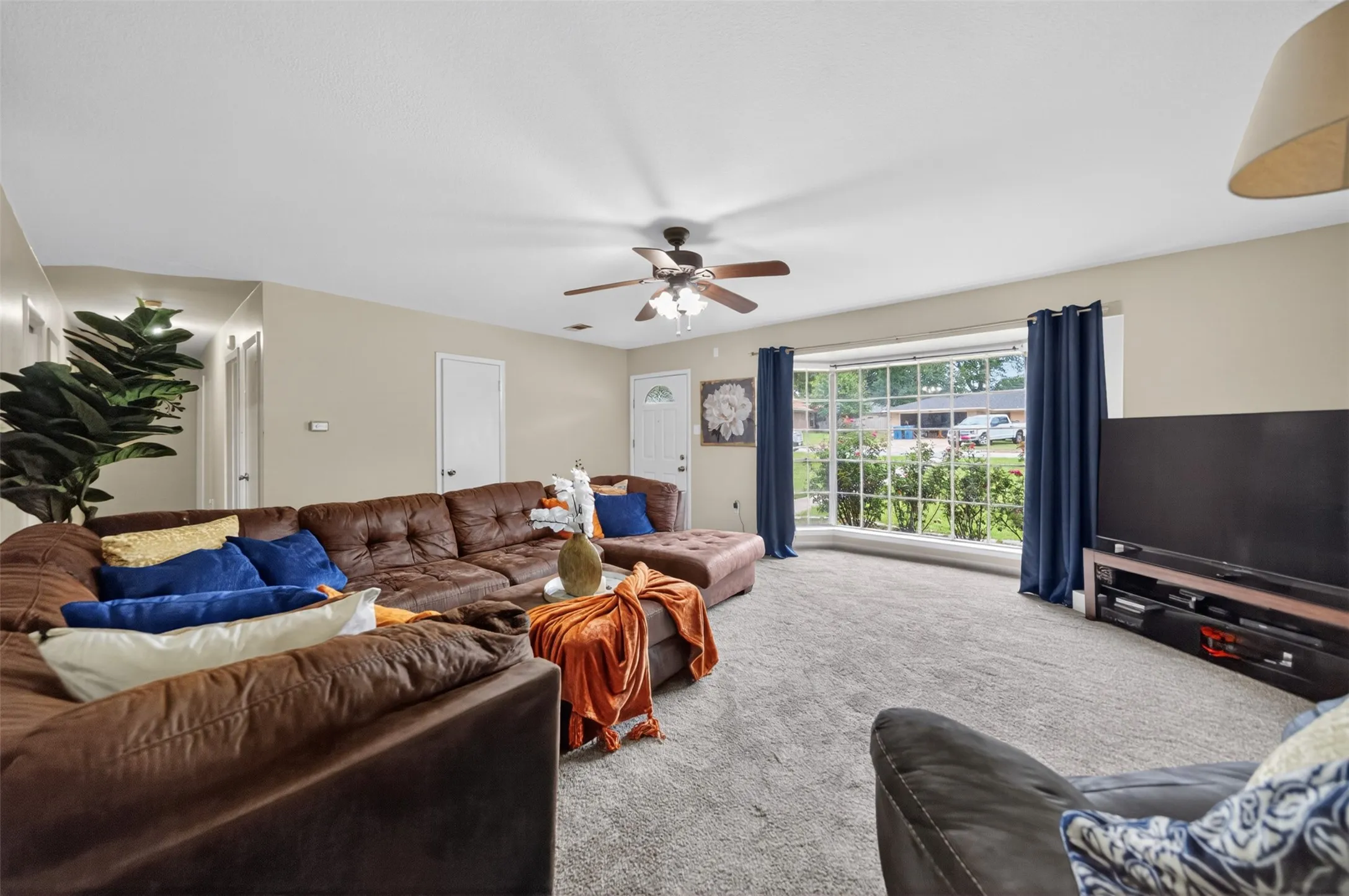 Single Family Residence For Sale in Henderson County , 813 E Clinton Avenue, Athens, Texas 75751, 3 Bedrooms, 2 Bathrooms, 2 Garage spaces, 1,725 Sqft, built in 1978, Price $249,900, mls#21299593, Real Estate Agent in Athens, Homes For Sale in Henderson county, Homes For Sale in Athens, Realtor in Athens Texas, Real Estate Brokerage Independent Realty Texas, Luminita Cordes Realtor