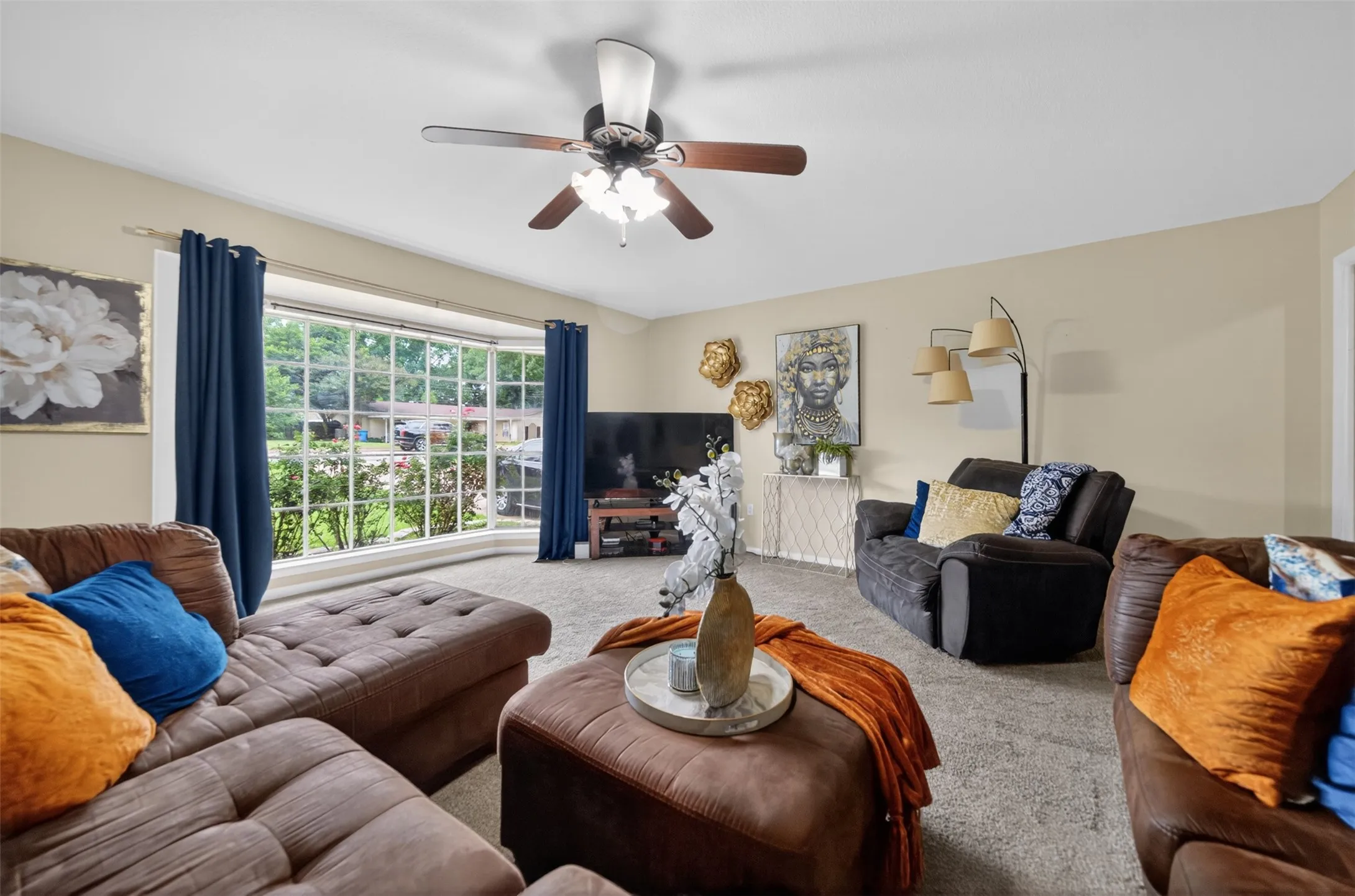 Single Family Residence For Sale in Henderson County , 813 E Clinton Avenue, Athens, Texas 75751, 3 Bedrooms, 2 Bathrooms, 2 Garage spaces, 1,725 Sqft, built in 1978, Price $249,900, mls#21299593, Real Estate Agent in Athens, Homes For Sale in Henderson county, Homes For Sale in Athens, Realtor in Athens Texas, Real Estate Brokerage Independent Realty Texas, Luminita Cordes Realtor