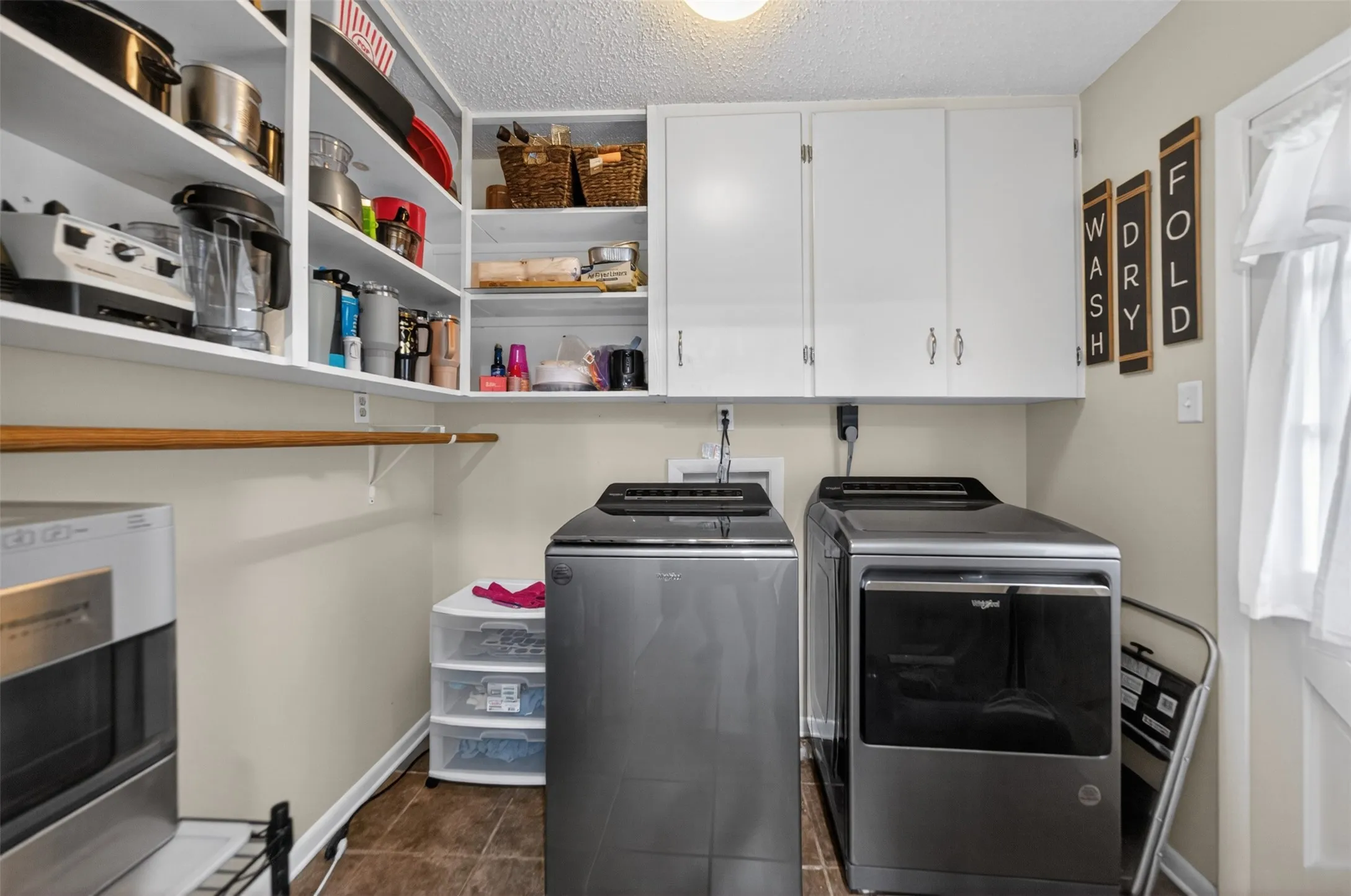 Single Family Residence For Sale in Henderson County , 813 E Clinton Avenue, Athens, Texas 75751, 3 Bedrooms, 2 Bathrooms, 2 Garage spaces, 1,725 Sqft, built in 1978, Price $249,900, mls#21299593, Real Estate Agent in Athens, Homes For Sale in Henderson county, Homes For Sale in Athens, Realtor in Athens Texas, Real Estate Brokerage Independent Realty Texas, Luminita Cordes Realtor