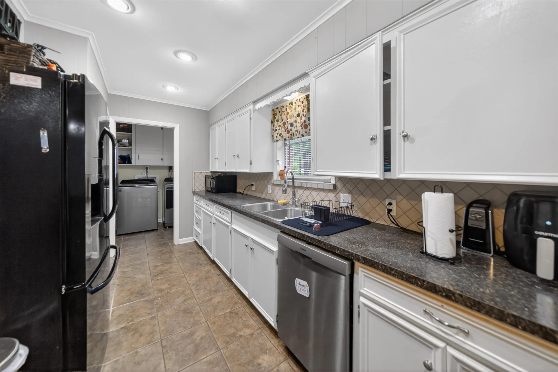 Single Family Residence For Sale in Henderson County , 813 E Clinton Avenue, Athens, Texas 75751, 3 Bedrooms, 2 Bathrooms, 2 Garage spaces, 1,725 Sqft, built in 1978, Price $249,900, mls#21299593, Real Estate Agent in Athens, Homes For Sale in Henderson county, Homes For Sale in Athens, Realtor in Athens Texas, Real Estate Brokerage Independent Realty Texas, Luminita Cordes Realtor