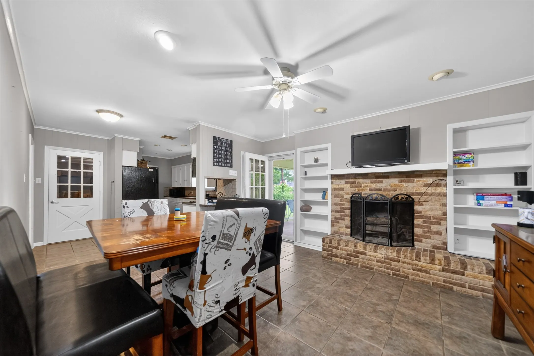 Single Family Residence For Sale in Henderson County , 813 E Clinton Avenue, Athens, Texas 75751, 3 Bedrooms, 2 Bathrooms, 2 Garage spaces, 1,725 Sqft, built in 1978, Price $249,900, mls#21299593, Real Estate Agent in Athens, Homes For Sale in Henderson county, Homes For Sale in Athens, Realtor in Athens Texas, Real Estate Brokerage Independent Realty Texas, Luminita Cordes Realtor