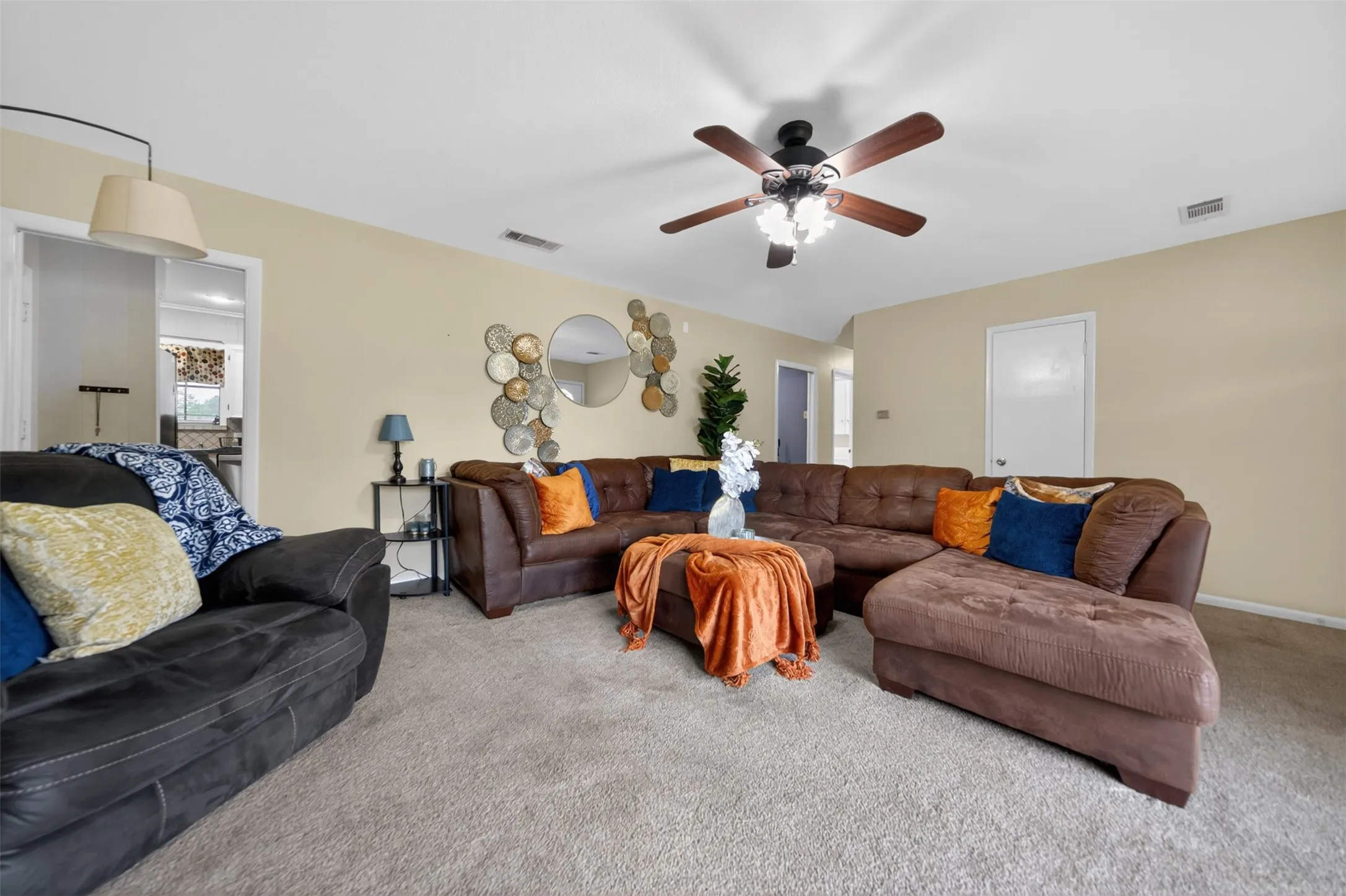Single Family Residence For Sale in Henderson County , 813 E Clinton Avenue, Athens, Texas 75751, 3 Bedrooms, 2 Bathrooms, 2 Garage spaces, 1,725 Sqft, built in 1978, Price $249,900, mls#21299593, Real Estate Agent in Athens, Homes For Sale in Henderson county, Homes For Sale in Athens, Realtor in Athens Texas, Real Estate Brokerage Independent Realty Texas, Luminita Cordes Realtor