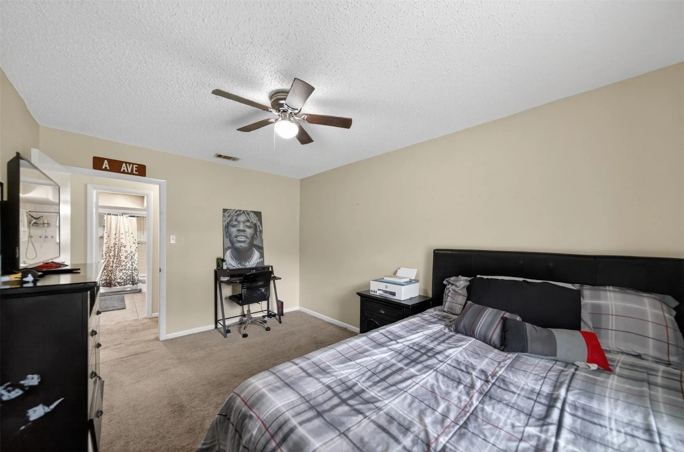 Single Family Residence For Sale in Henderson County , 813 E Clinton Avenue, Athens, Texas 75751, 3 Bedrooms, 2 Bathrooms, 2 Garage spaces, 1,725 Sqft, built in 1978, Price $249,900, mls#21299593, Real Estate Agent in Athens, Homes For Sale in Henderson county, Homes For Sale in Athens, Realtor in Athens Texas, Real Estate Brokerage Independent Realty Texas, Luminita Cordes Realtor
