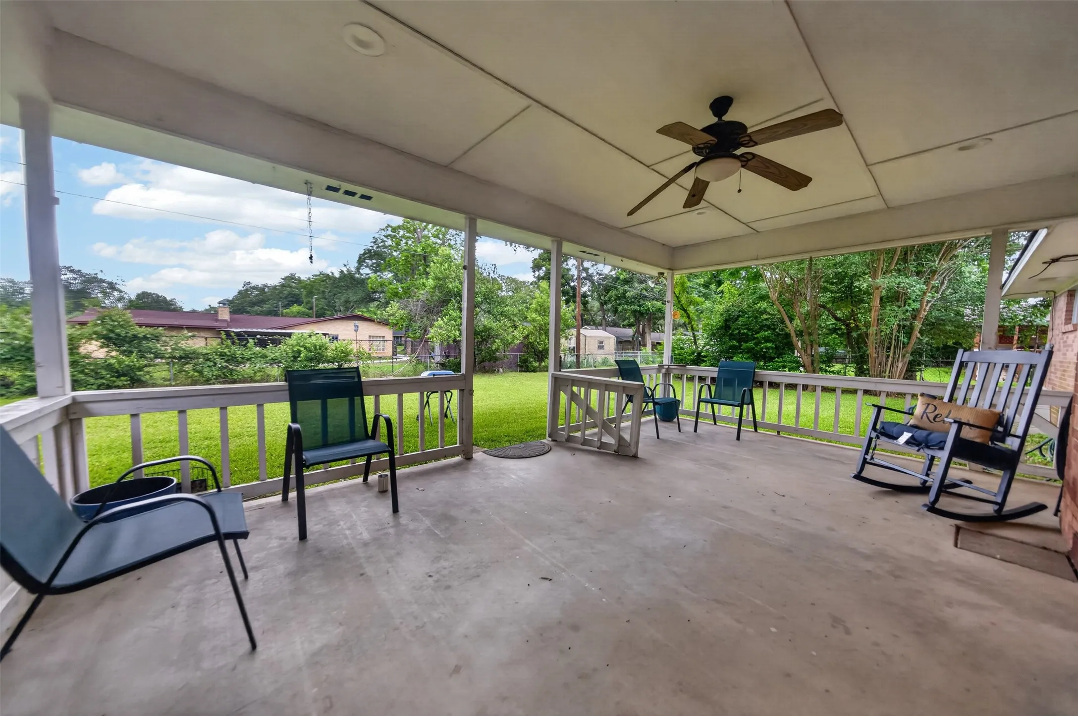 Single Family Residence For Sale in Henderson County , 813 E Clinton Avenue, Athens, Texas 75751, 3 Bedrooms, 2 Bathrooms, 2 Garage spaces, 1,725 Sqft, built in 1978, Price $249,900, mls#21299593, Real Estate Agent in Athens, Homes For Sale in Henderson county, Homes For Sale in Athens, Realtor in Athens Texas, Real Estate Brokerage Independent Realty Texas, Luminita Cordes Realtor
