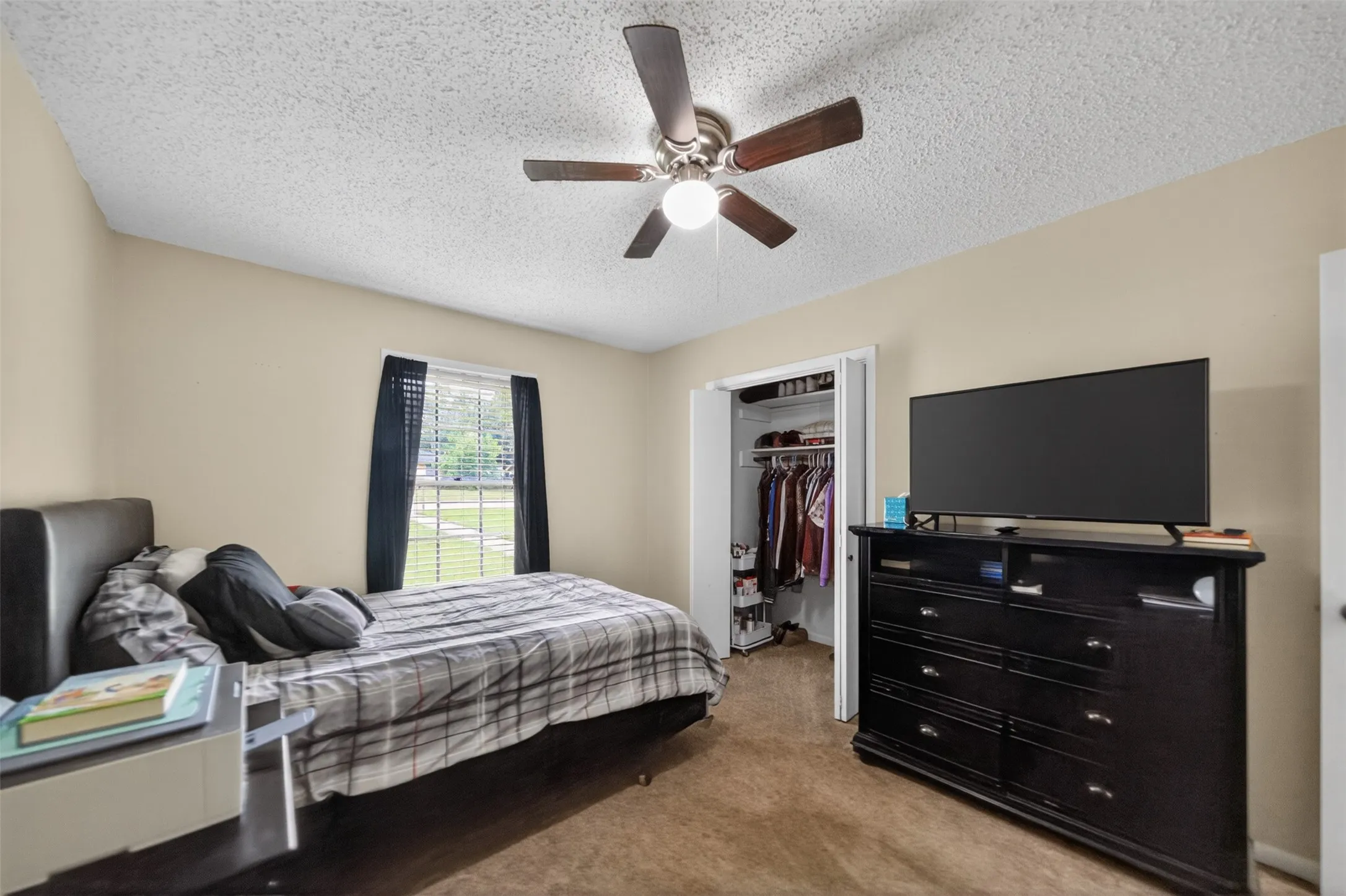 Single Family Residence For Sale in Henderson County , 813 E Clinton Avenue, Athens, Texas 75751, 3 Bedrooms, 2 Bathrooms, 2 Garage spaces, 1,725 Sqft, built in 1978, Price $249,900, mls#21299593, Real Estate Agent in Athens, Homes For Sale in Henderson county, Homes For Sale in Athens, Realtor in Athens Texas, Real Estate Brokerage Independent Realty Texas, Luminita Cordes Realtor