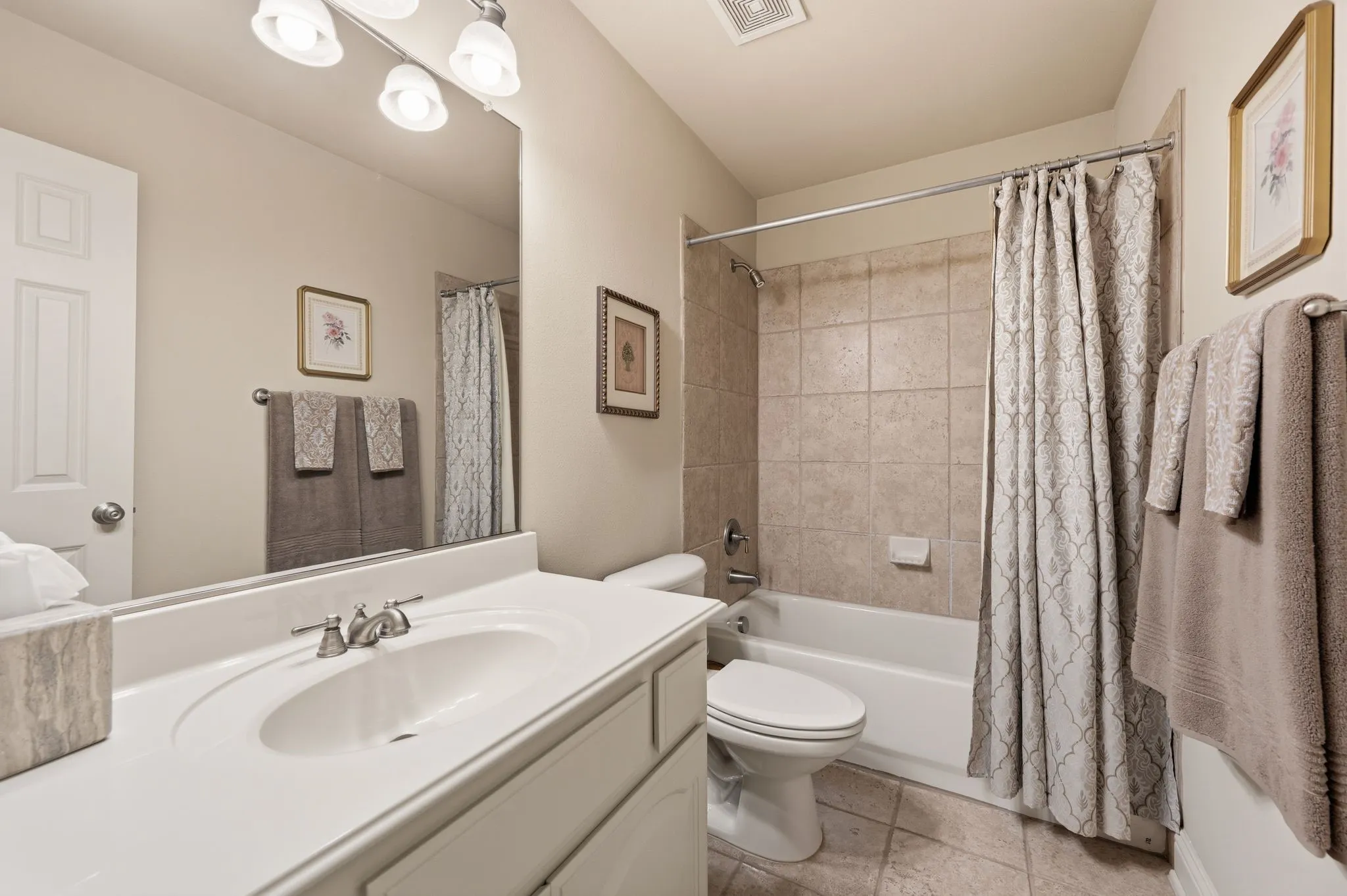 Single Family Residence For Sale in Tarrant County , 800 Sandy Trail, Keller, Texas 76248, 5 Bedroom, 6 Bathroom, 3 Garage spaces, 4,825 Sqft, built in 2004, mls#21286140, Real Estate Agent in Keller, Homes For Sale in Tarrant county, Homes For Sale in Keller, Realtor in Keller Texas, Real Estate Brokerage Independent Realty Texas, Luminita Cordes Realtor