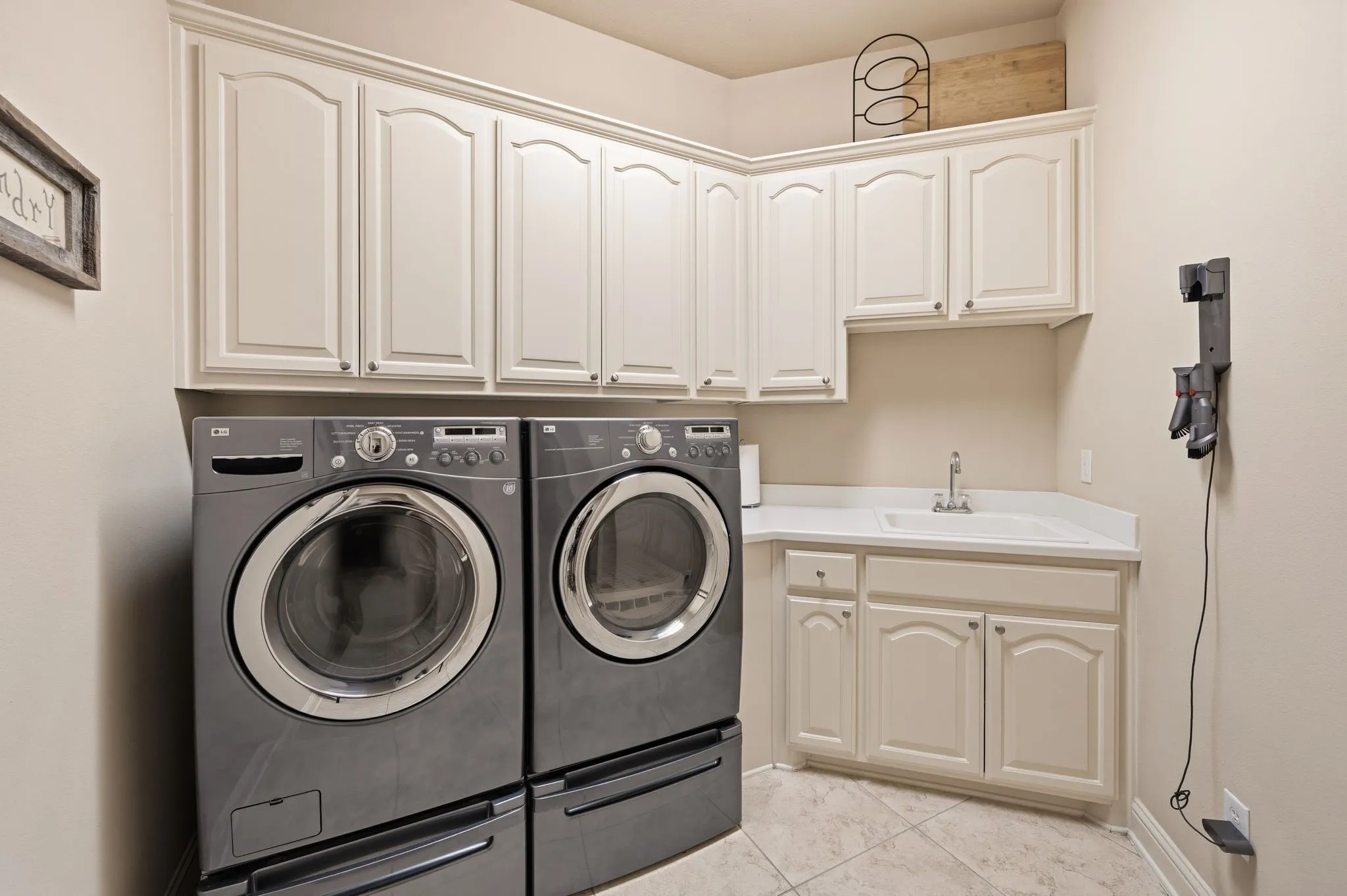 Single Family Residence For Sale in Tarrant County , 800 Sandy Trail, Keller, Texas 76248, 5 Bedroom, 6 Bathroom, 3 Garage spaces, 4,825 Sqft, built in 2004, mls#21286140, Real Estate Agent in Keller, Homes For Sale in Tarrant county, Homes For Sale in Keller, Realtor in Keller Texas, Real Estate Brokerage Independent Realty Texas, Luminita Cordes Realtor