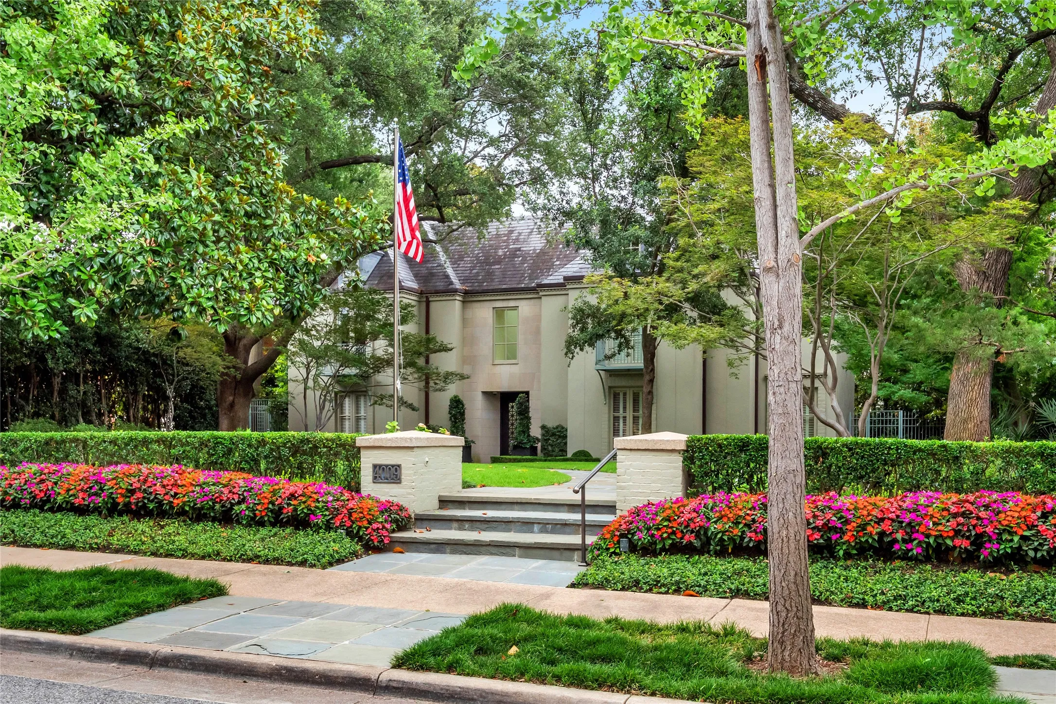 Single Family Residence For Sale in Dallas County , 4009 Gillon Avenue, Highland Park, Texas 75205, 3 Bedrooms, 5 Bathrooms, 2 Garage spaces, 6,736 Sqft, built in 1971, Price $9,995,000, mls#21297048, Real Estate Agent in Highland Park, Homes For Sale in Dallas county, Homes For Sale in Highland Park, Realtor in Highland Park Texas, Real Estate Brokerage Independent Realty Texas, Luminita Cordes Realtor