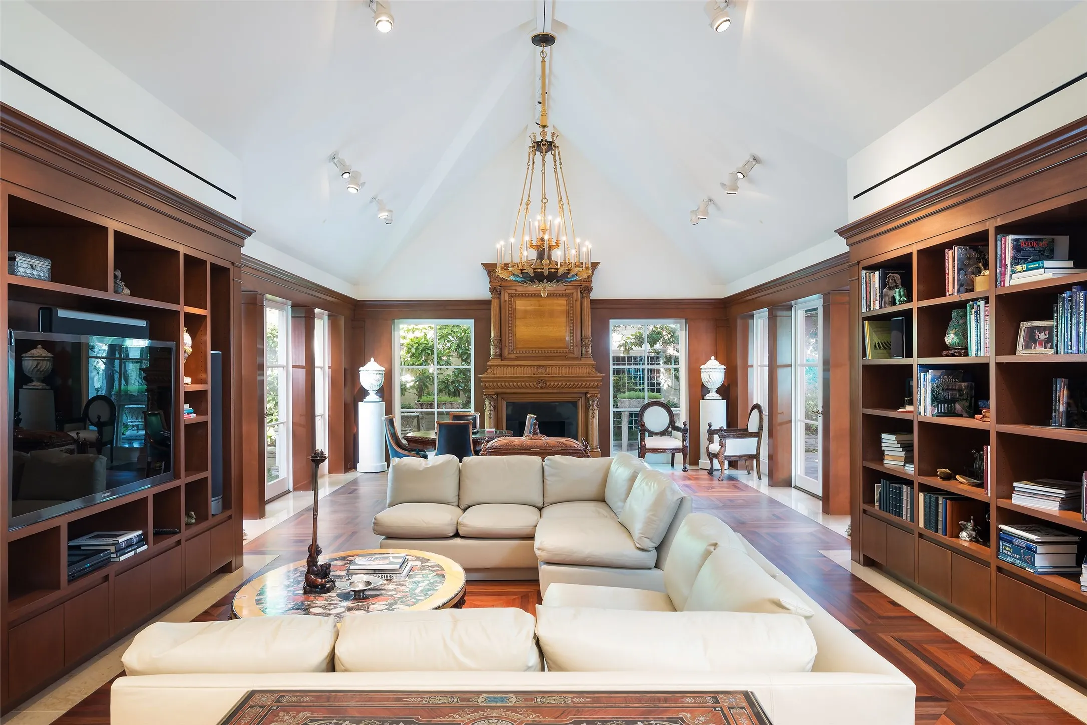Single Family Residence For Sale in Dallas County , 4009 Gillon Avenue, Highland Park, Texas 75205, 3 Bedrooms, 5 Bathrooms, 2 Garage spaces, 6,736 Sqft, built in 1971, Price $9,995,000, mls#21297048, Real Estate Agent in Highland Park, Homes For Sale in Dallas county, Homes For Sale in Highland Park, Realtor in Highland Park Texas, Real Estate Brokerage Independent Realty Texas, Luminita Cordes Realtor