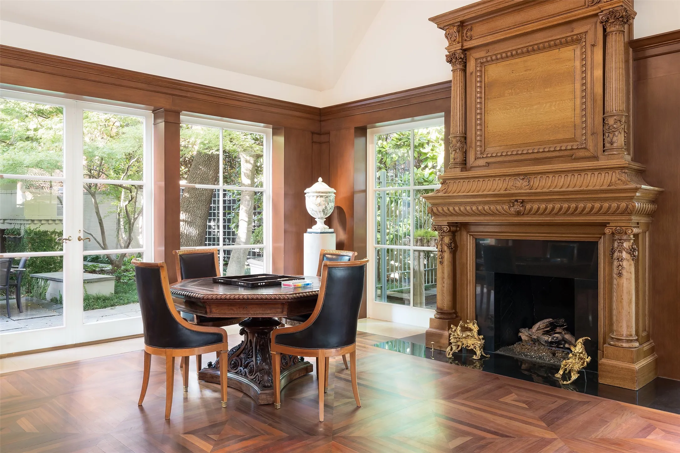Single Family Residence For Sale in Dallas County , 4009 Gillon Avenue, Highland Park, Texas 75205, 3 Bedrooms, 5 Bathrooms, 2 Garage spaces, 6,736 Sqft, built in 1971, Price $9,995,000, mls#21297048, Real Estate Agent in Highland Park, Homes For Sale in Dallas county, Homes For Sale in Highland Park, Realtor in Highland Park Texas, Real Estate Brokerage Independent Realty Texas, Luminita Cordes Realtor