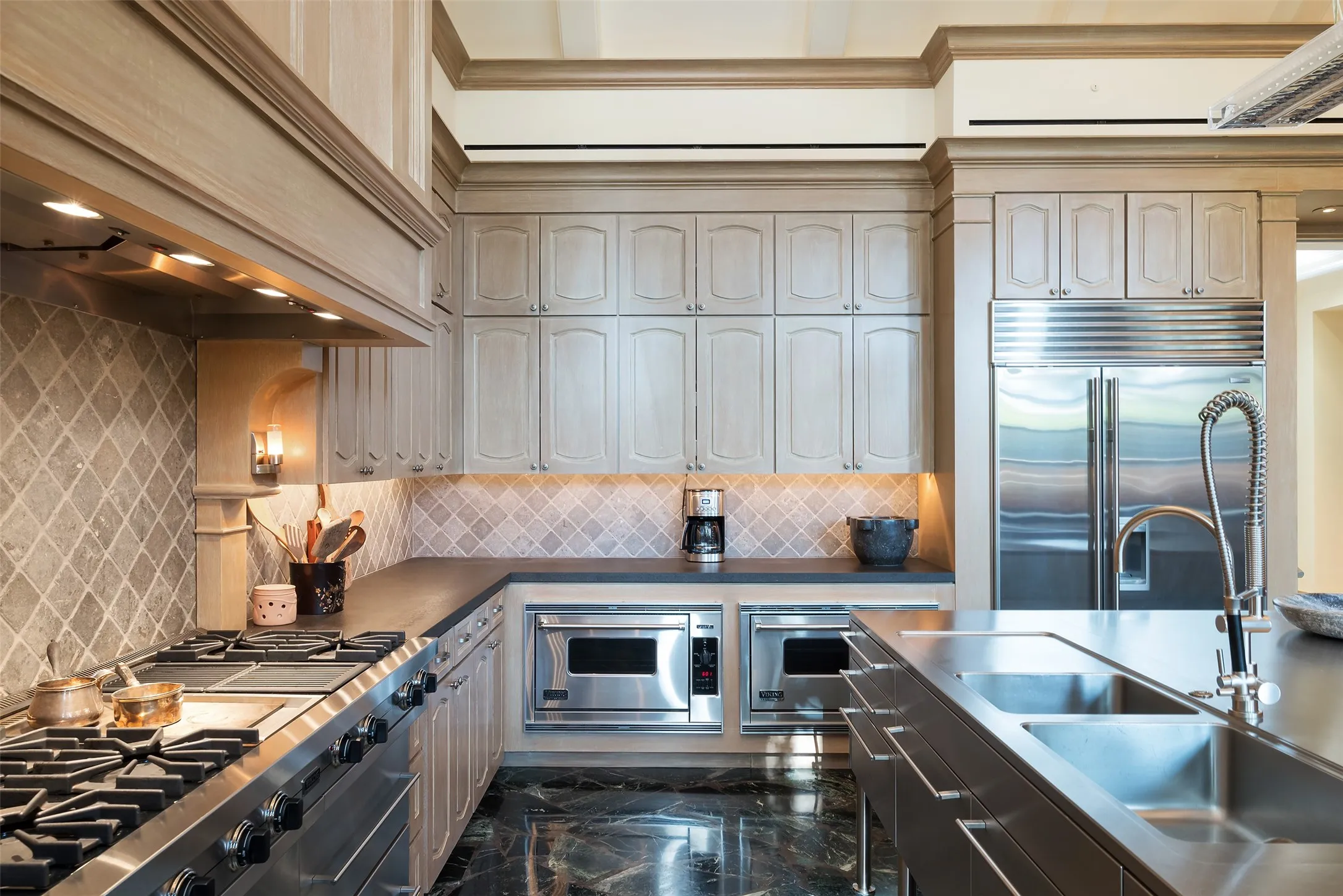 Single Family Residence For Sale in Dallas County , 4009 Gillon Avenue, Highland Park, Texas 75205, 3 Bedrooms, 5 Bathrooms, 2 Garage spaces, 6,736 Sqft, built in 1971, Price $9,995,000, mls#21297048, Real Estate Agent in Highland Park, Homes For Sale in Dallas county, Homes For Sale in Highland Park, Realtor in Highland Park Texas, Real Estate Brokerage Independent Realty Texas, Luminita Cordes Realtor