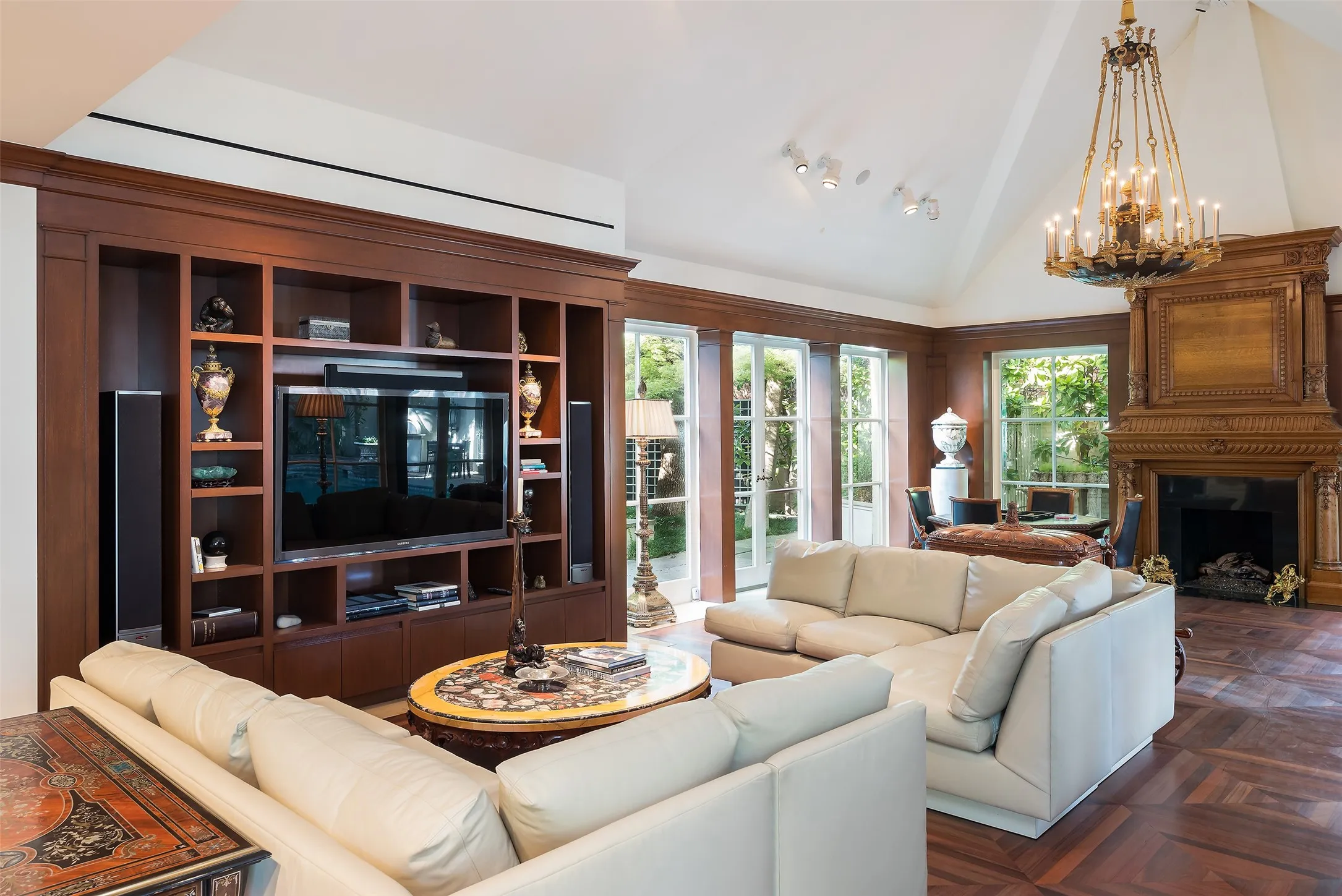 Single Family Residence For Sale in Dallas County , 4009 Gillon Avenue, Highland Park, Texas 75205, 3 Bedrooms, 5 Bathrooms, 2 Garage spaces, 6,736 Sqft, built in 1971, Price $9,995,000, mls#21297048, Real Estate Agent in Highland Park, Homes For Sale in Dallas county, Homes For Sale in Highland Park, Realtor in Highland Park Texas, Real Estate Brokerage Independent Realty Texas, Luminita Cordes Realtor