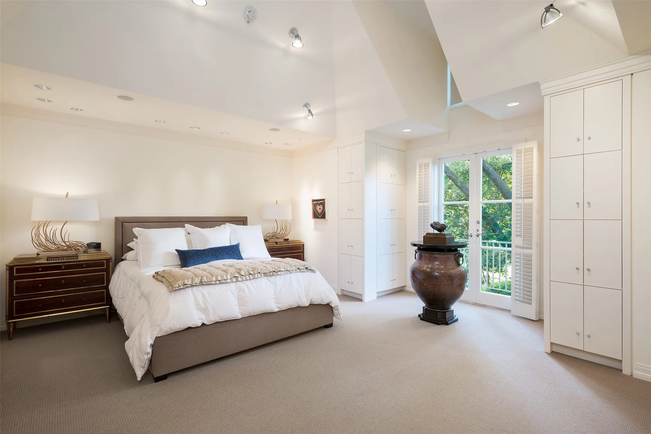 Single Family Residence For Sale in Dallas County , 4009 Gillon Avenue, Highland Park, Texas 75205, 3 Bedrooms, 5 Bathrooms, 2 Garage spaces, 6,736 Sqft, built in 1971, Price $9,995,000, mls#21297048, Real Estate Agent in Highland Park, Homes For Sale in Dallas county, Homes For Sale in Highland Park, Realtor in Highland Park Texas, Real Estate Brokerage Independent Realty Texas, Luminita Cordes Realtor