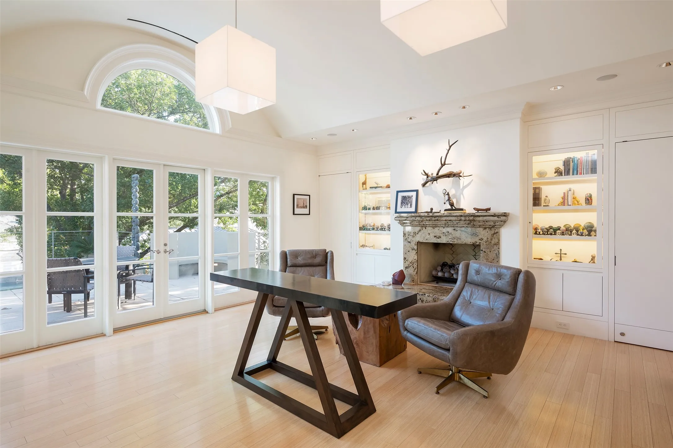 Single Family Residence For Sale in Dallas County , 4009 Gillon Avenue, Highland Park, Texas 75205, 3 Bedrooms, 5 Bathrooms, 2 Garage spaces, 6,736 Sqft, built in 1971, Price $9,995,000, mls#21297048, Real Estate Agent in Highland Park, Homes For Sale in Dallas county, Homes For Sale in Highland Park, Realtor in Highland Park Texas, Real Estate Brokerage Independent Realty Texas, Luminita Cordes Realtor