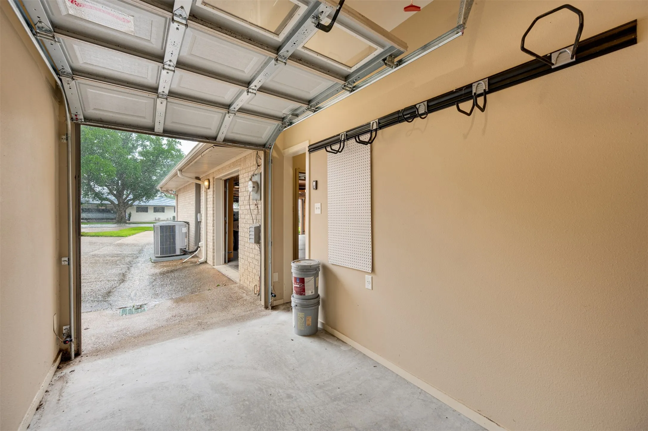 Single Family Residence For Sale in Smith County , 112 Marina Drive, Bullard, Texas 75757, 3 Bedroom, 3 Bathroom, 2 Garage spaces, 2,850 Sqft, built in 1985, mls#21299494, Real Estate Agent in Bullard, Homes For Sale in Smith county, Homes For Sale in Bullard, Realtor in Bullard Texas, Real Estate Brokerage Independent Realty Texas, Luminita Cordes Realtor