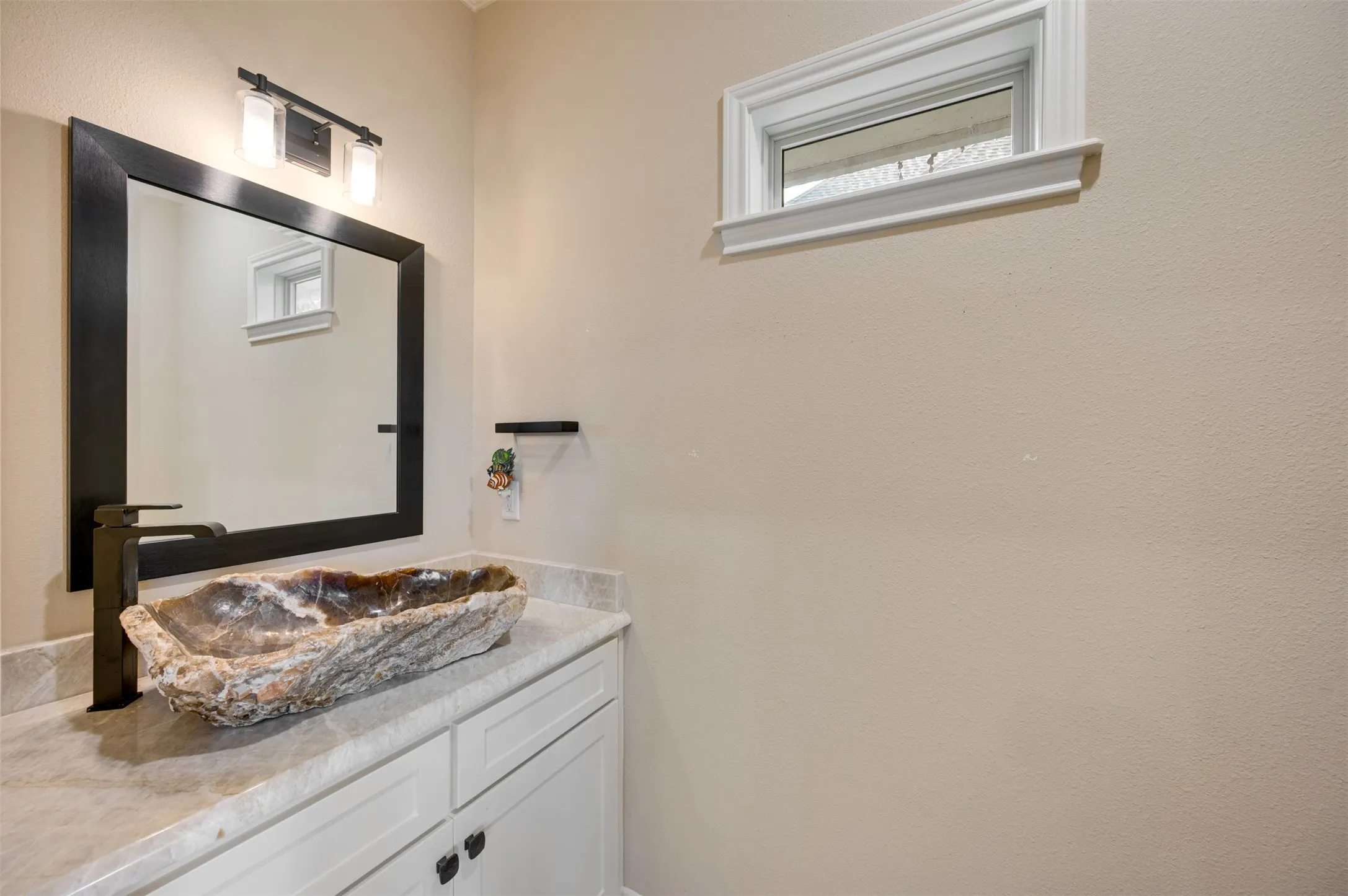 Single Family Residence For Sale in Smith County , 112 Marina Drive, Bullard, Texas 75757, 3 Bedroom, 3 Bathroom, 2 Garage spaces, 2,850 Sqft, built in 1985, mls#21299494, Real Estate Agent in Bullard, Homes For Sale in Smith county, Homes For Sale in Bullard, Realtor in Bullard Texas, Real Estate Brokerage Independent Realty Texas, Luminita Cordes Realtor
