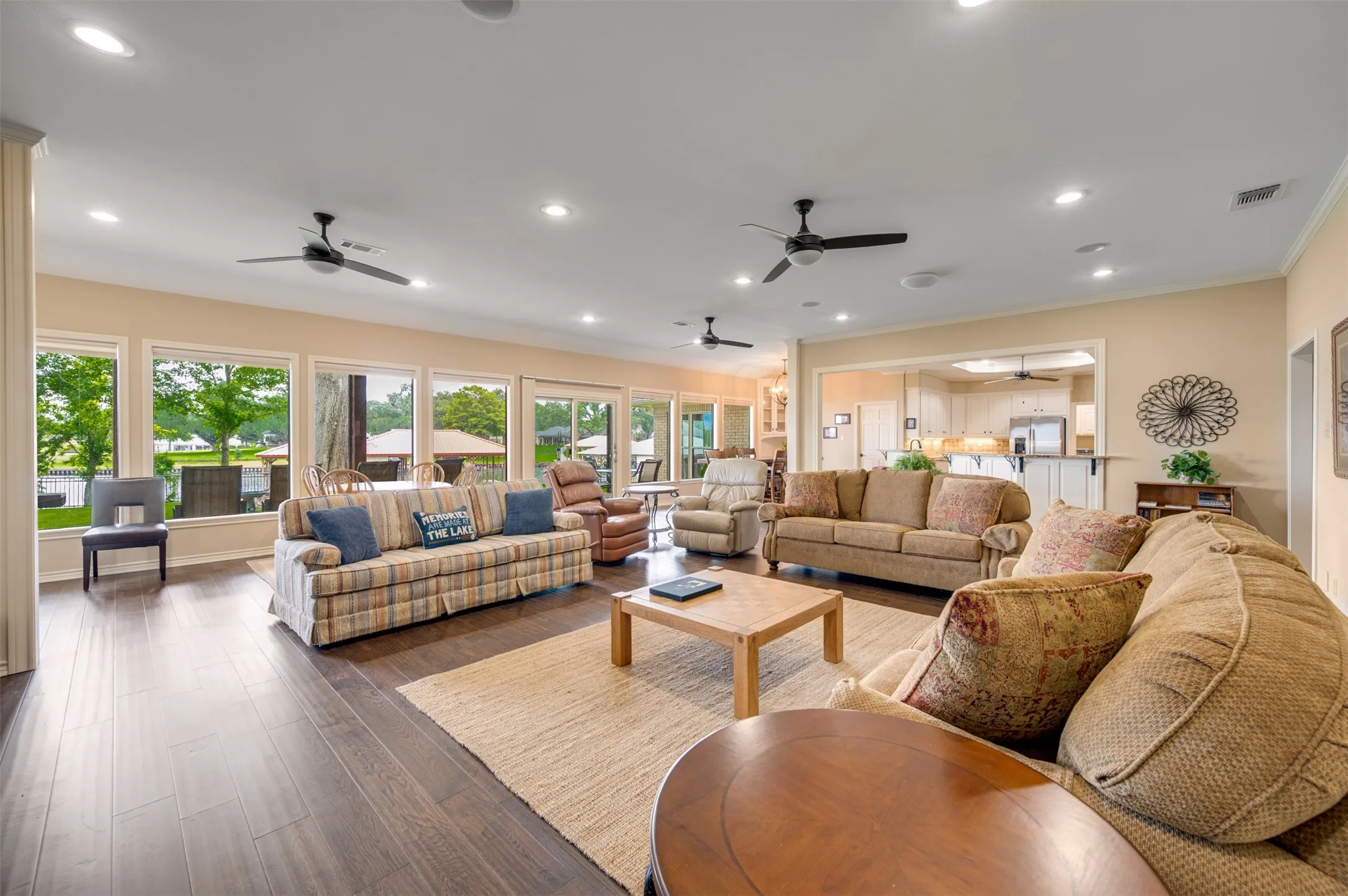 Single Family Residence For Sale in Smith County , 112 Marina Drive, Bullard, Texas 75757, 3 Bedroom, 3 Bathroom, 2 Garage spaces, 2,850 Sqft, built in 1985, mls#21299494, Real Estate Agent in Bullard, Homes For Sale in Smith county, Homes For Sale in Bullard, Realtor in Bullard Texas, Real Estate Brokerage Independent Realty Texas, Luminita Cordes Realtor