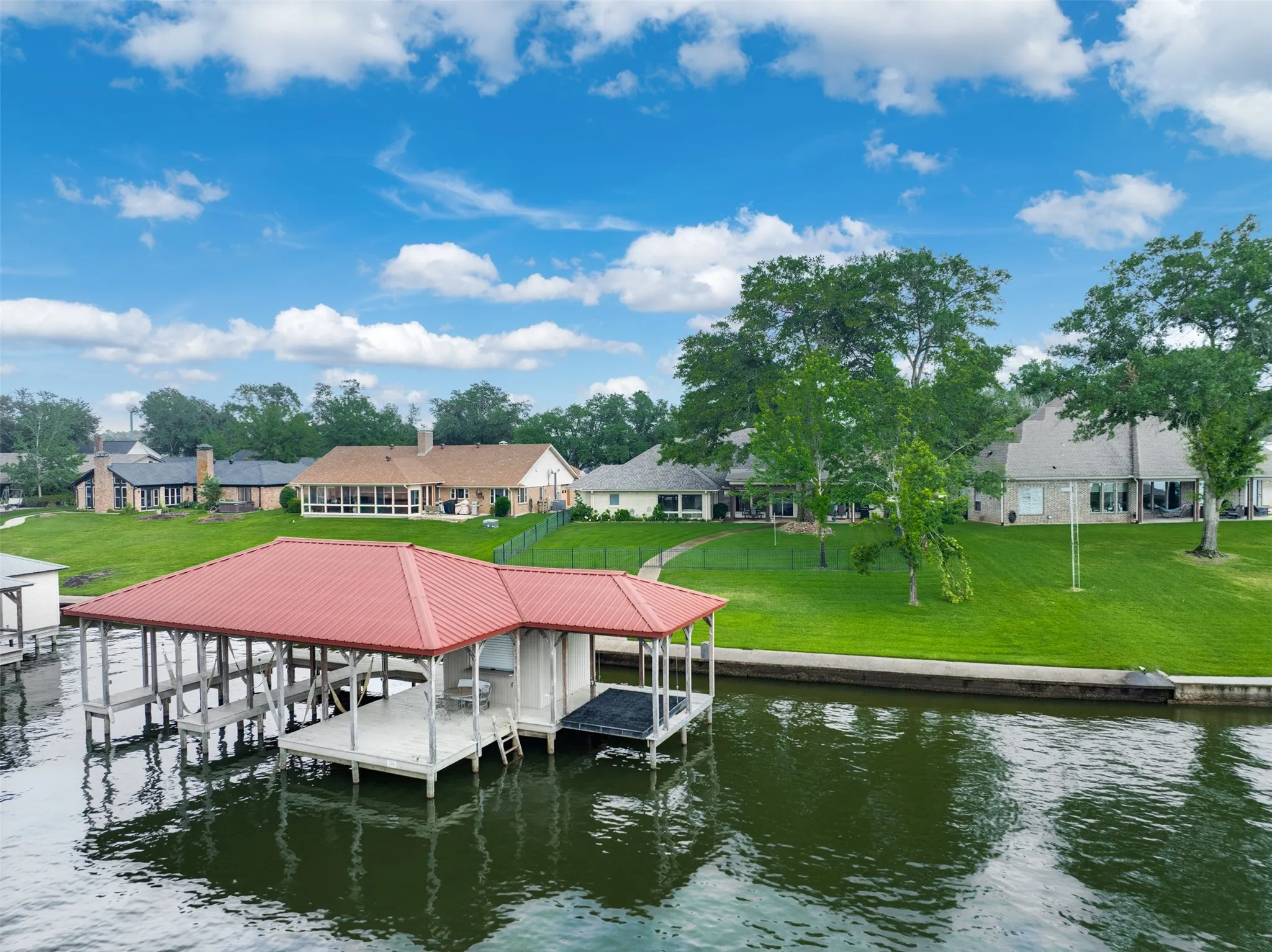 Single Family Residence For Sale in Smith County , 112 Marina Drive, Bullard, Texas 75757, 3 Bedroom, 3 Bathroom, 2 Garage spaces, 2,850 Sqft, built in 1985, mls#21299494, Real Estate Agent in Bullard, Homes For Sale in Smith county, Homes For Sale in Bullard, Realtor in Bullard Texas, Real Estate Brokerage Independent Realty Texas, Luminita Cordes Realtor