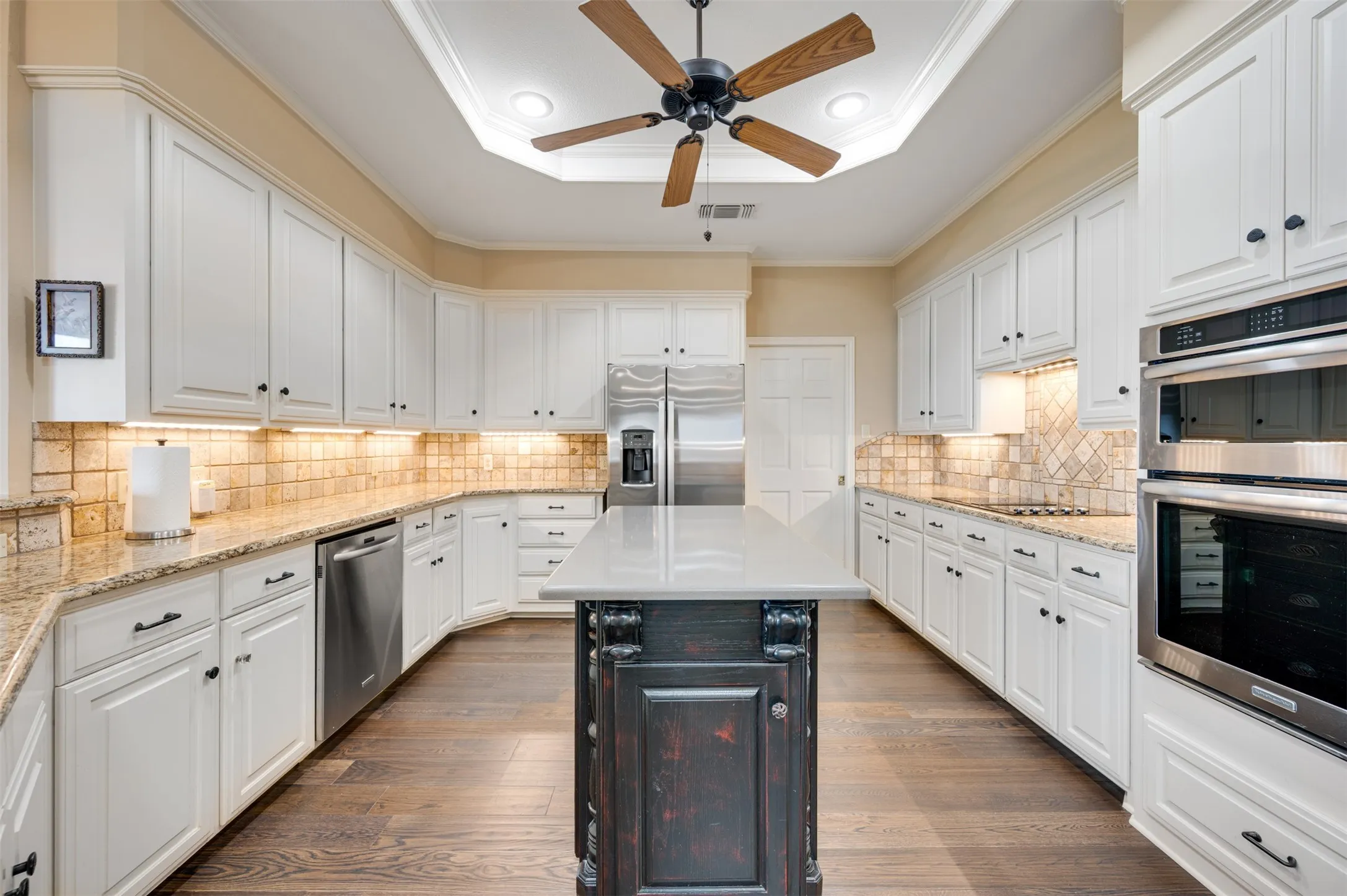 Single Family Residence For Sale in Smith County , 112 Marina Drive, Bullard, Texas 75757, 3 Bedroom, 3 Bathroom, 2 Garage spaces, 2,850 Sqft, built in 1985, mls#21299494, Real Estate Agent in Bullard, Homes For Sale in Smith county, Homes For Sale in Bullard, Realtor in Bullard Texas, Real Estate Brokerage Independent Realty Texas, Luminita Cordes Realtor