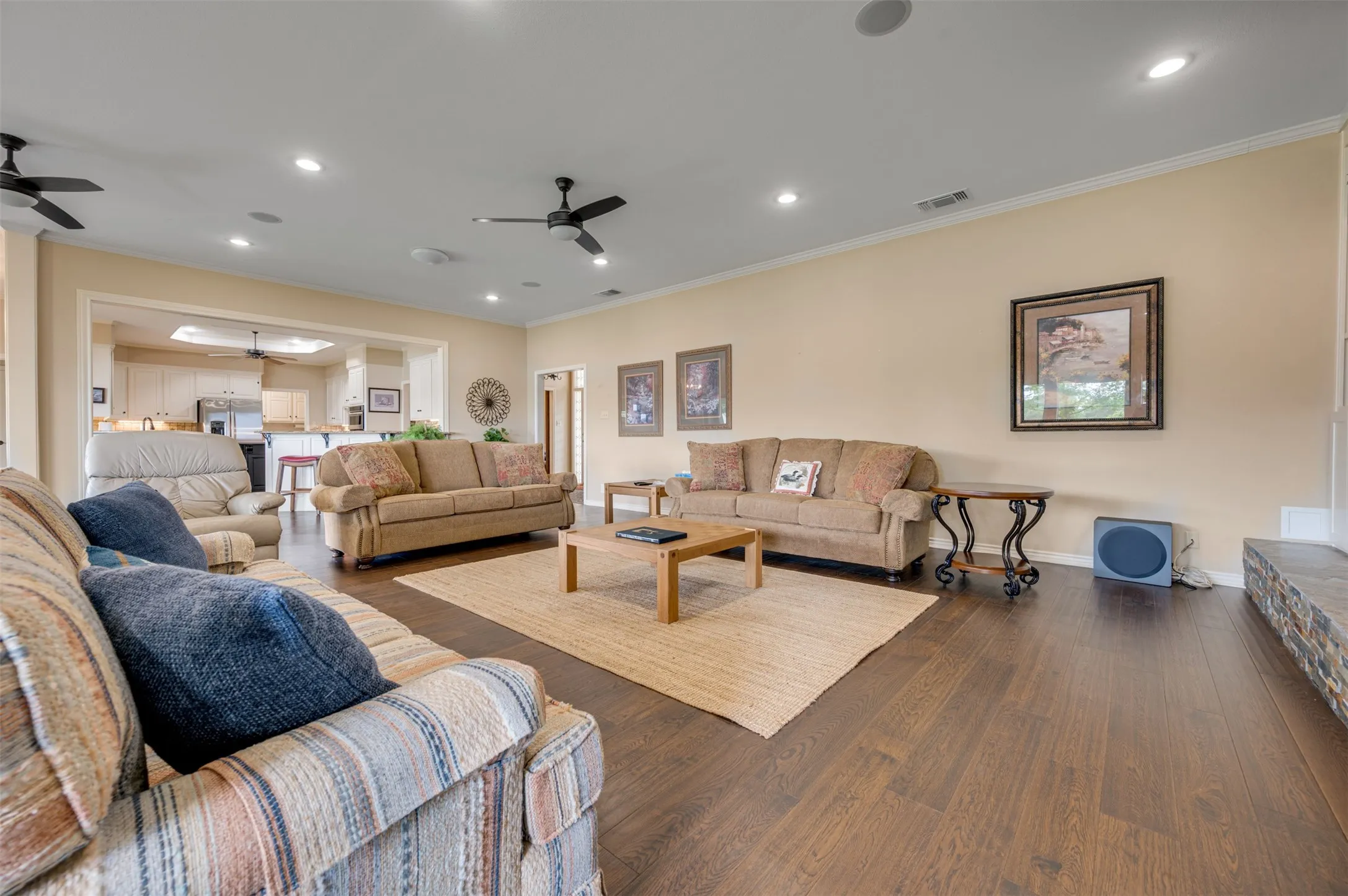 Single Family Residence For Sale in Smith County , 112 Marina Drive, Bullard, Texas 75757, 3 Bedroom, 3 Bathroom, 2 Garage spaces, 2,850 Sqft, built in 1985, mls#21299494, Real Estate Agent in Bullard, Homes For Sale in Smith county, Homes For Sale in Bullard, Realtor in Bullard Texas, Real Estate Brokerage Independent Realty Texas, Luminita Cordes Realtor