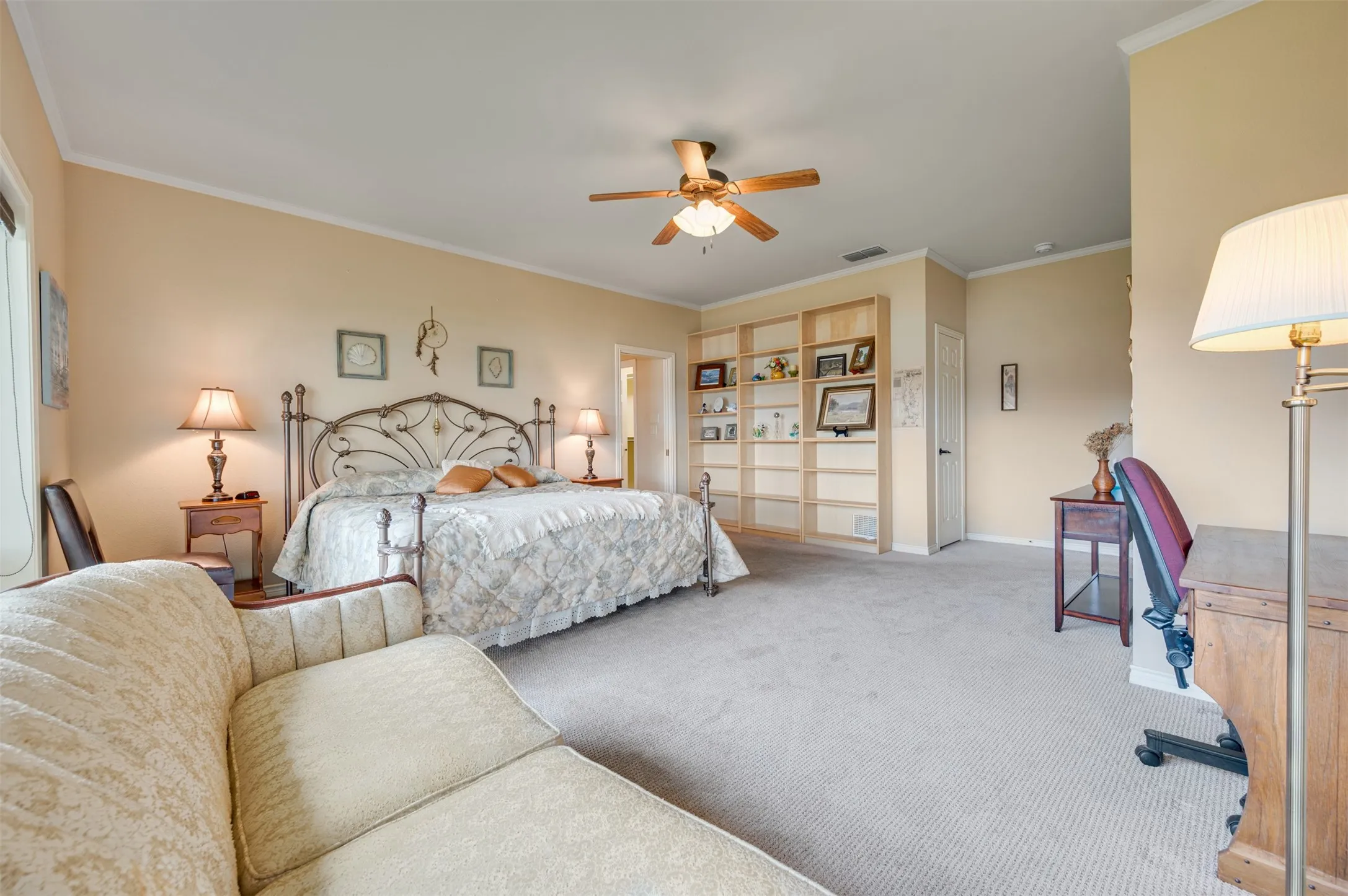 Single Family Residence For Sale in Smith County , 112 Marina Drive, Bullard, Texas 75757, 3 Bedroom, 3 Bathroom, 2 Garage spaces, 2,850 Sqft, built in 1985, mls#21299494, Real Estate Agent in Bullard, Homes For Sale in Smith county, Homes For Sale in Bullard, Realtor in Bullard Texas, Real Estate Brokerage Independent Realty Texas, Luminita Cordes Realtor