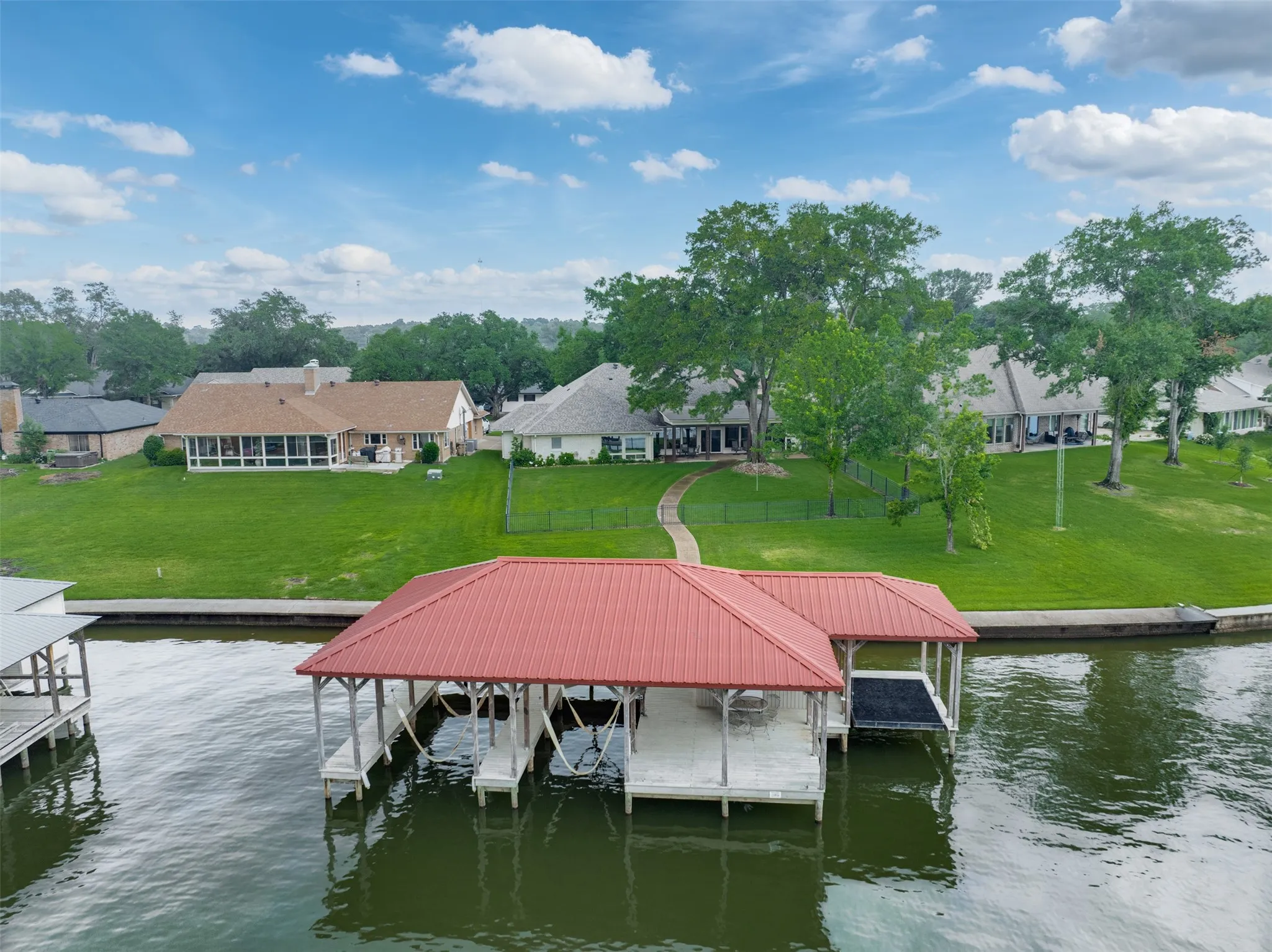 Single Family Residence For Sale in Smith County , 112 Marina Drive, Bullard, Texas 75757, 3 Bedroom, 3 Bathroom, 2 Garage spaces, 2,850 Sqft, built in 1985, mls#21299494, Real Estate Agent in Bullard, Homes For Sale in Smith county, Homes For Sale in Bullard, Realtor in Bullard Texas, Real Estate Brokerage Independent Realty Texas, Luminita Cordes Realtor