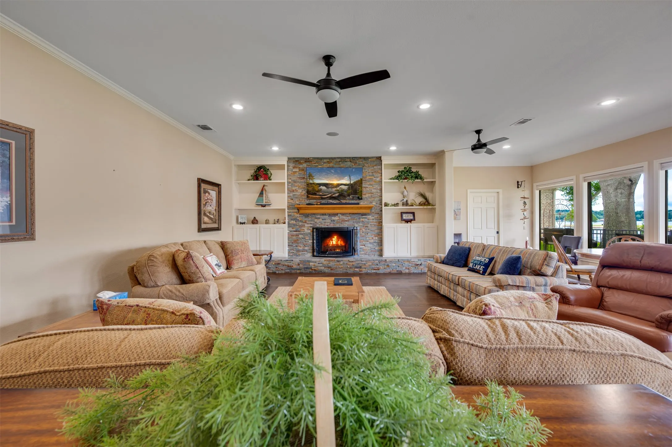 Single Family Residence For Sale in Smith County , 112 Marina Drive, Bullard, Texas 75757, 3 Bedroom, 3 Bathroom, 2 Garage spaces, 2,850 Sqft, built in 1985, mls#21299494, Real Estate Agent in Bullard, Homes For Sale in Smith county, Homes For Sale in Bullard, Realtor in Bullard Texas, Real Estate Brokerage Independent Realty Texas, Luminita Cordes Realtor