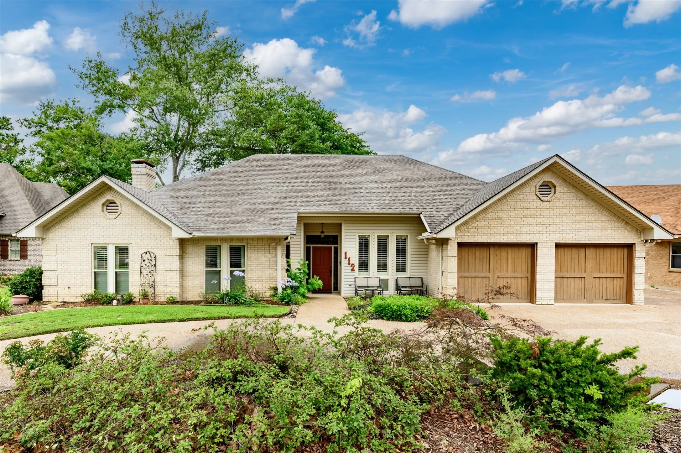 Single Family Residence For Sale in Smith County , 112 Marina Drive, Bullard, Texas 75757, 3 Bedroom, 3 Bathroom, 2 Garage spaces, 2,850 Sqft, built in 1985, mls#21299494, Real Estate Agent in Bullard, Homes For Sale in Smith county, Homes For Sale in Bullard, Realtor in Bullard Texas, Real Estate Brokerage Independent Realty Texas, Luminita Cordes Realtor
