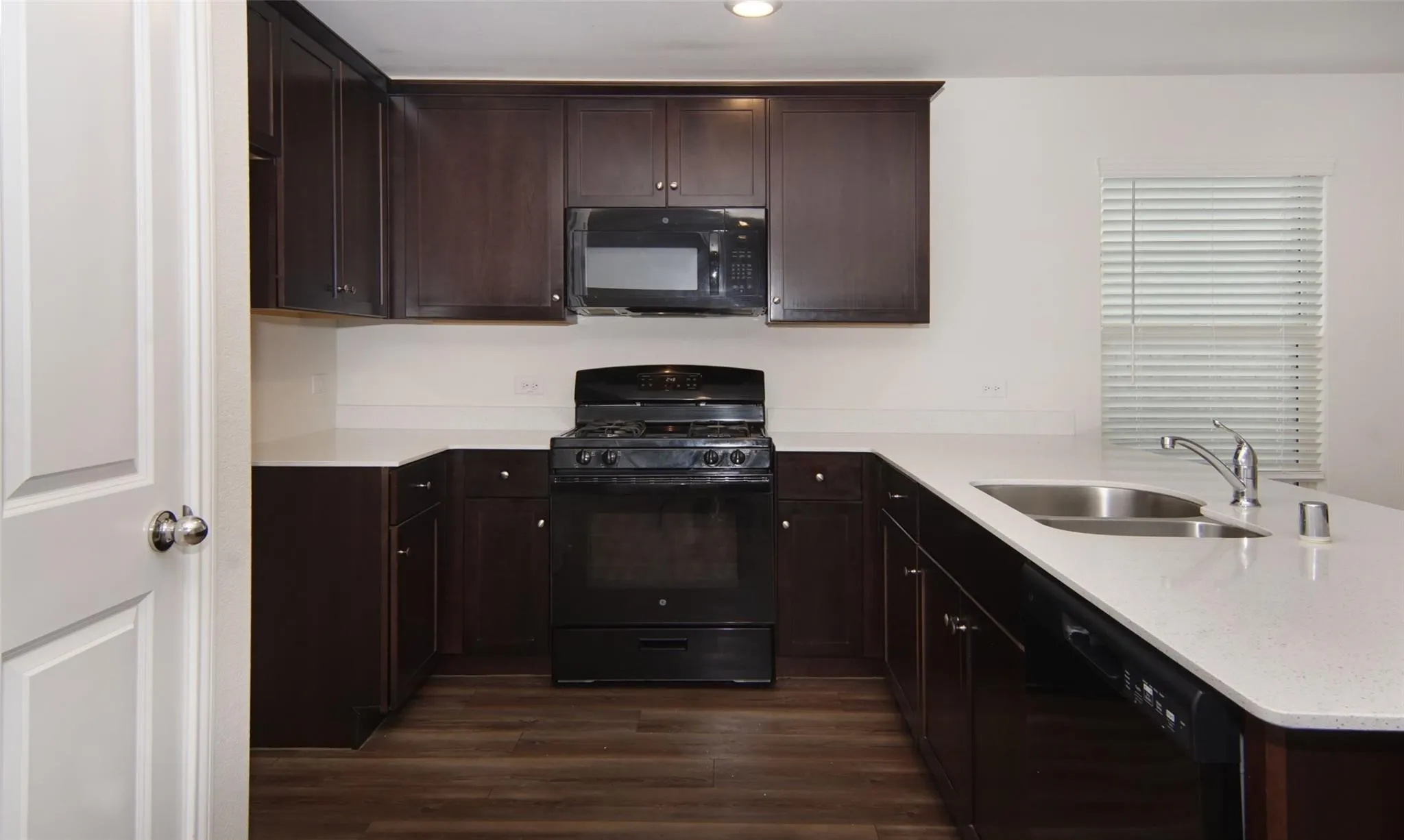 Single Family Residence For Sale in Ellis County , 1106 Lady Bird Street, Ennis, Texas 75119, 3 Bedroom, 2 Bathroom, 2 Garage spaces, 1,306 Sqft, built in 2021, mls#21299601, Real Estate Agent in Ennis, Homes For Sale in Ellis county, Homes For Sale in Ennis, Realtor in Ennis Texas, Real Estate Brokerage Independent Realty Texas, Luminita Cordes Realtor