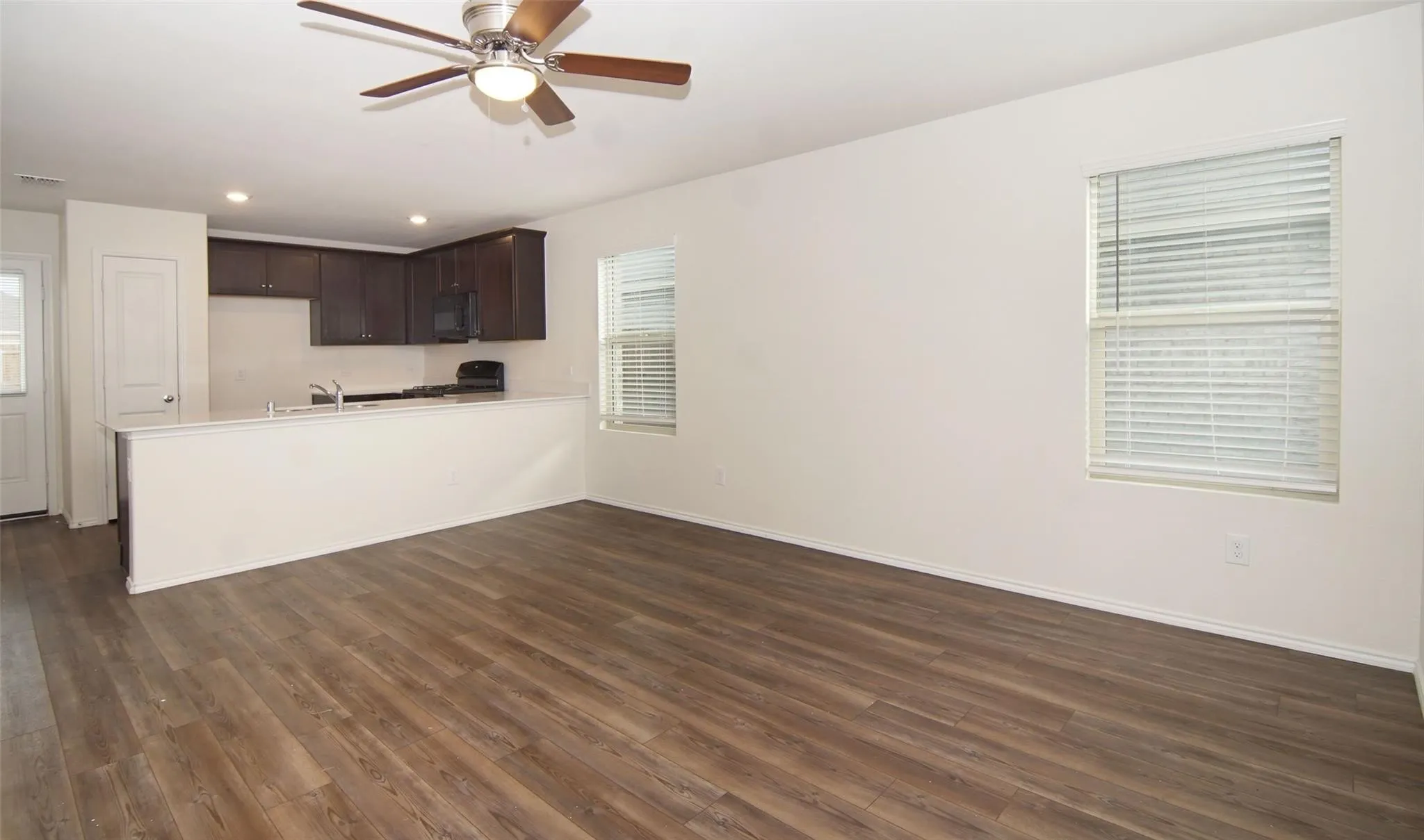 Single Family Residence For Sale in Ellis County , 1106 Lady Bird Street, Ennis, Texas 75119, 3 Bedroom, 2 Bathroom, 2 Garage spaces, 1,306 Sqft, built in 2021, mls#21299601, Real Estate Agent in Ennis, Homes For Sale in Ellis county, Homes For Sale in Ennis, Realtor in Ennis Texas, Real Estate Brokerage Independent Realty Texas, Luminita Cordes Realtor