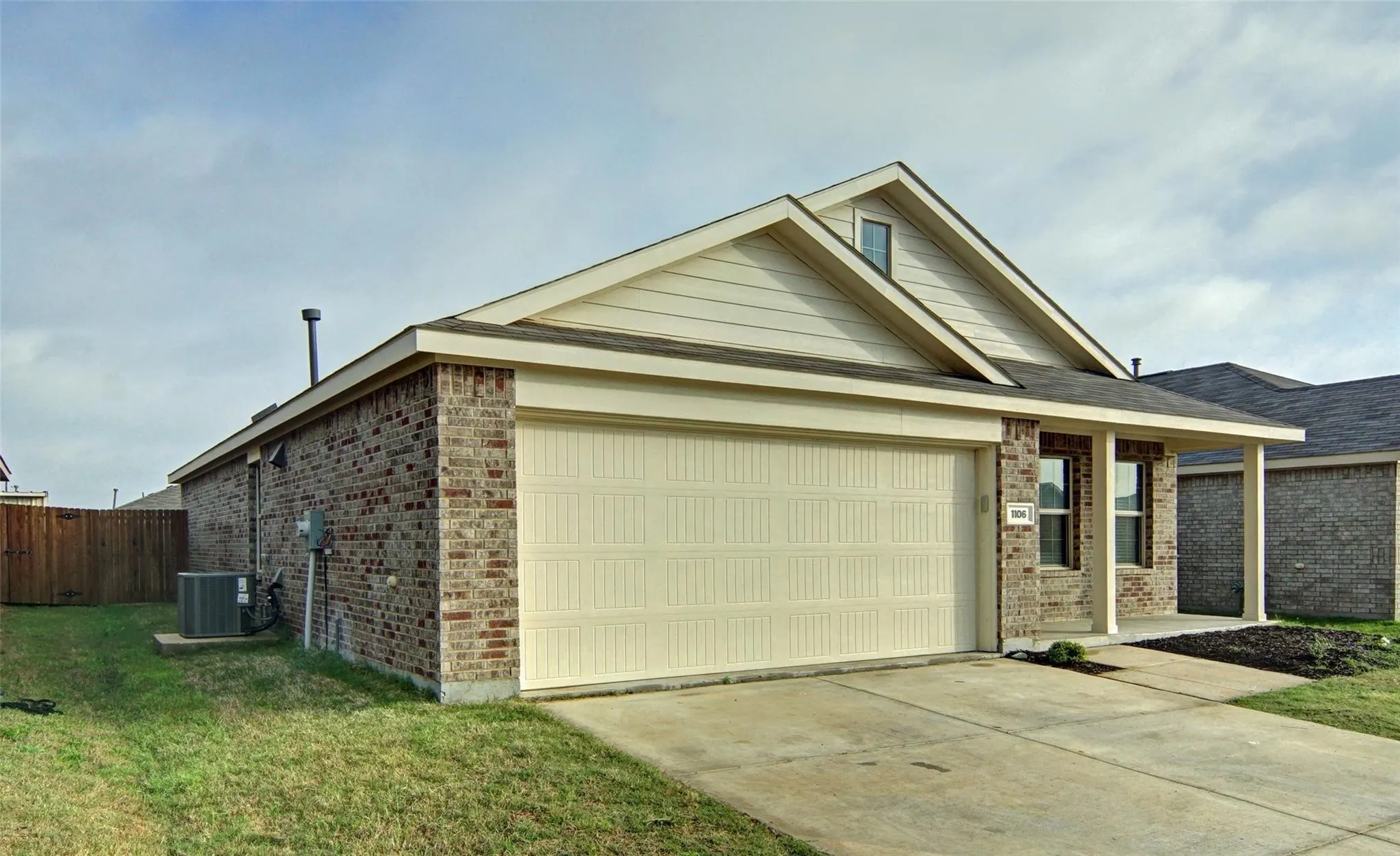 Single Family Residence For Sale in Ellis County , 1106 Lady Bird Street, Ennis, Texas 75119, 3 Bedroom, 2 Bathroom, 2 Garage spaces, 1,306 Sqft, built in 2021, mls#21299601, Real Estate Agent in Ennis, Homes For Sale in Ellis county, Homes For Sale in Ennis, Realtor in Ennis Texas, Real Estate Brokerage Independent Realty Texas, Luminita Cordes Realtor