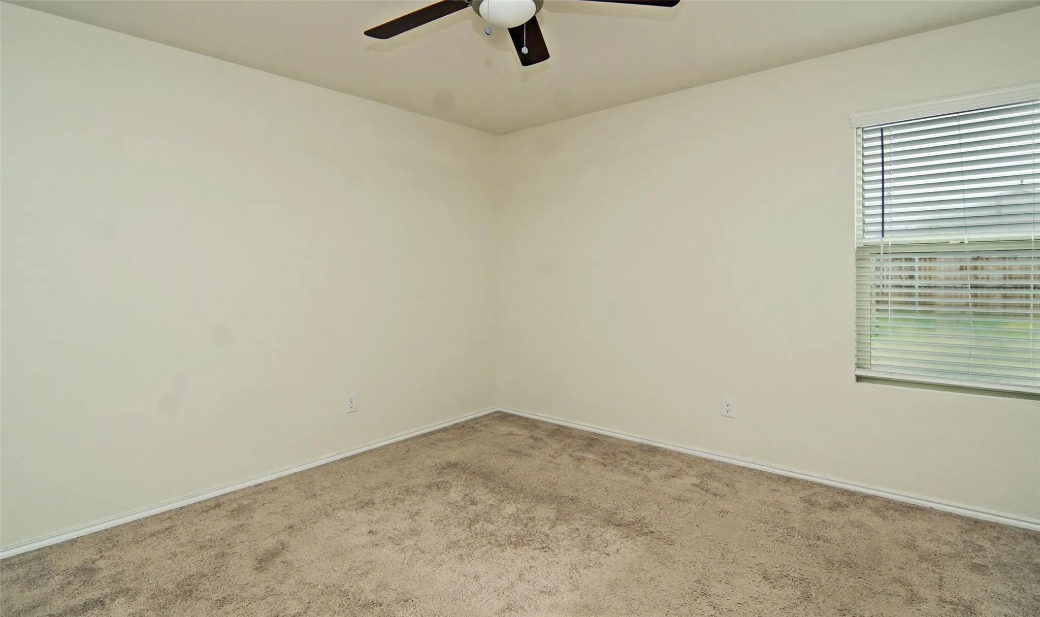 Single Family Residence For Sale in Ellis County , 1106 Lady Bird Street, Ennis, Texas 75119, 3 Bedroom, 2 Bathroom, 2 Garage spaces, 1,306 Sqft, built in 2021, mls#21299601, Real Estate Agent in Ennis, Homes For Sale in Ellis county, Homes For Sale in Ennis, Realtor in Ennis Texas, Real Estate Brokerage Independent Realty Texas, Luminita Cordes Realtor