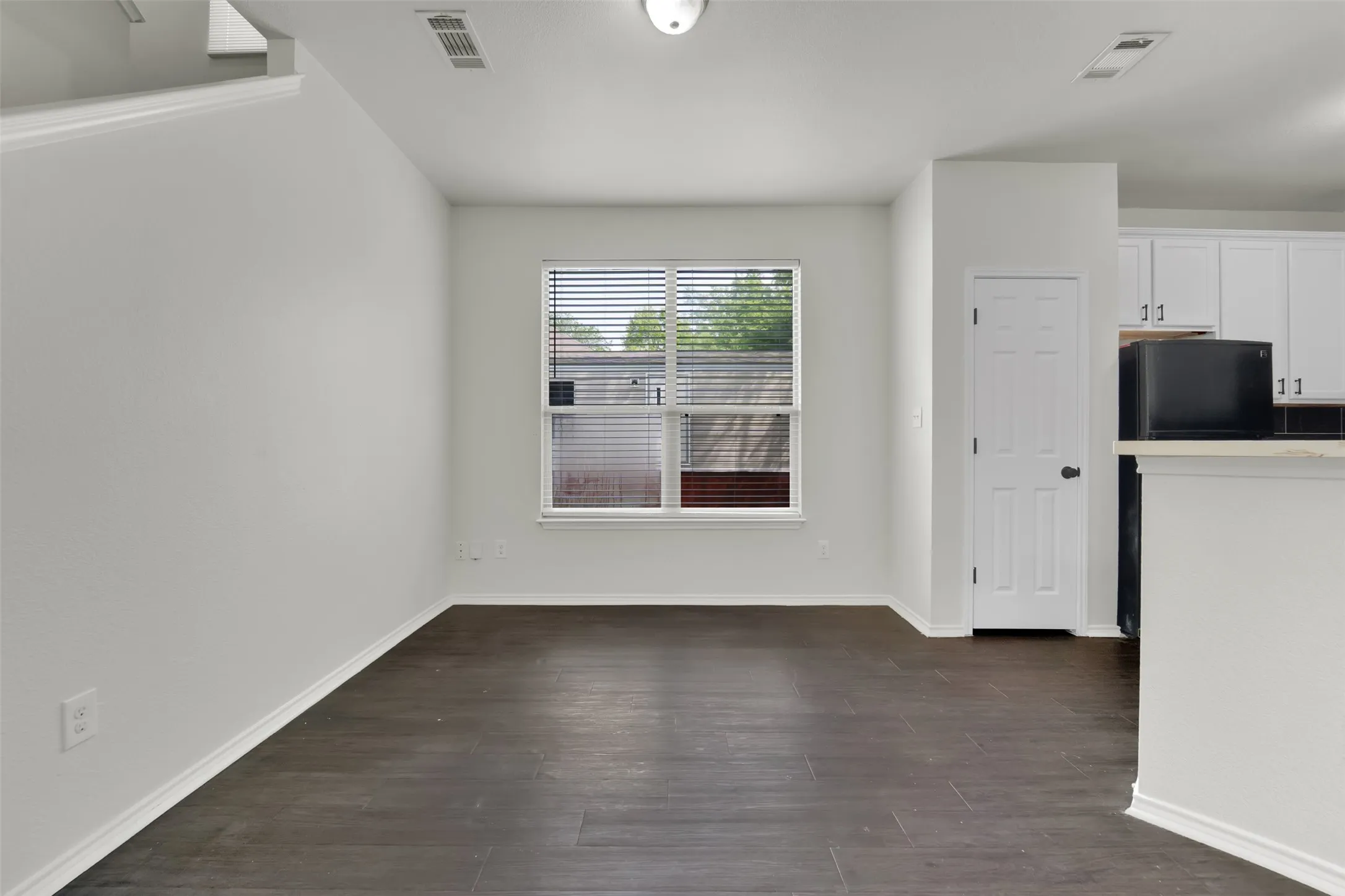 Townhouse For Rent in Denton County , 338 Castleridge Drive A, Little Elm, Texas 75068, 3 Bedroom, 3 Bathroom, 1 Garage spaces, 1,491 Sqft, built in 2012, mls#21299621, Real Estate Agent in Little Elm, Homes For Rent in Denton county, Homes For Rent in Little Elm, Realtor in Little Elm Texas, Real Estate Brokerage Independent Realty Texas, Luminita Cordes Realtor