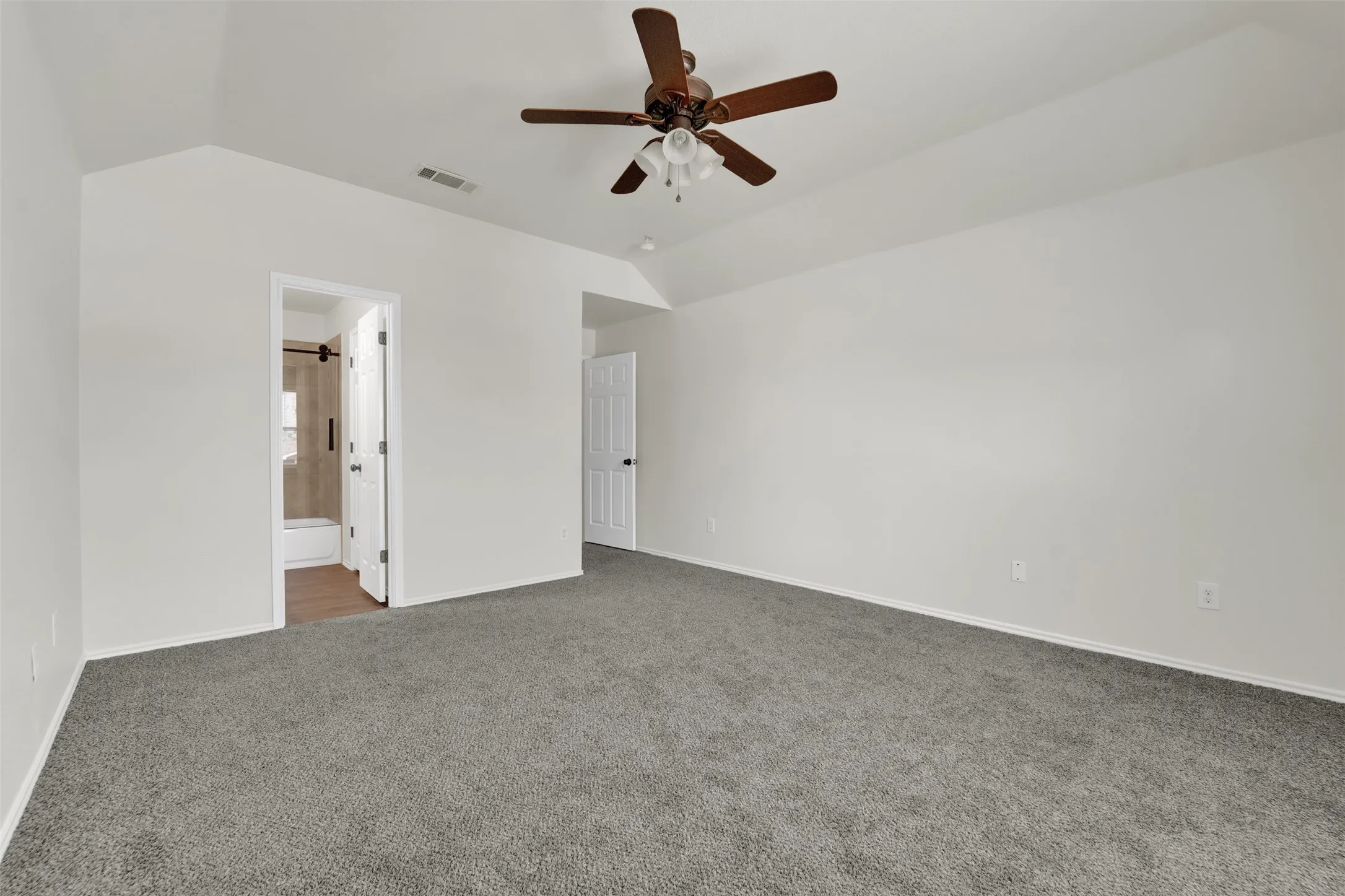Townhouse For Rent in Denton County , 338 Castleridge Drive A, Little Elm, Texas 75068, 3 Bedroom, 3 Bathroom, 1 Garage spaces, 1,491 Sqft, built in 2012, mls#21299621, Real Estate Agent in Little Elm, Homes For Rent in Denton county, Homes For Rent in Little Elm, Realtor in Little Elm Texas, Real Estate Brokerage Independent Realty Texas, Luminita Cordes Realtor