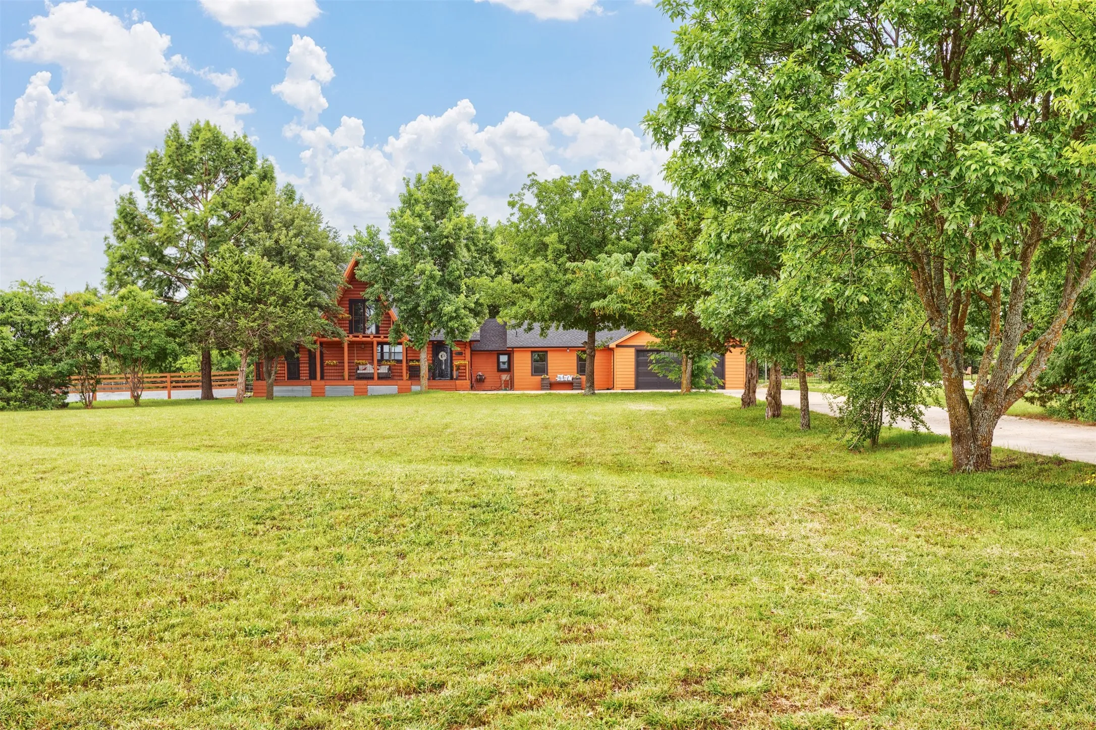 Single Family Residence For Sale in Collin County , 6931 Cottage Hill Lane, Celina, Texas 75009, 4 Bedroom, 3 Bathroom, 8 Garage spaces, 3,460 Sqft, built in 1983, mls#21292287, Real Estate Agent in Celina, Homes For Sale in Collin county, Homes For Sale in Celina, Realtor in Celina Texas, Real Estate Brokerage Independent Realty Texas, Luminita Cordes Realtor