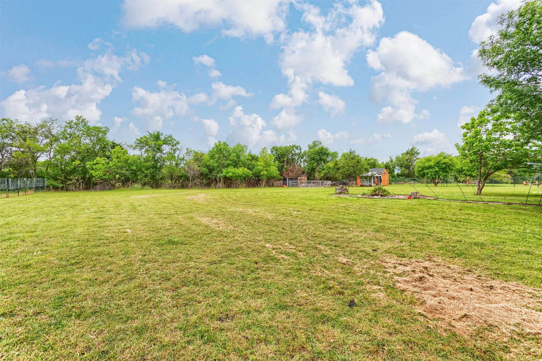Separate large shed to store your lawn maintenance or livestock equipment at the back of the property.