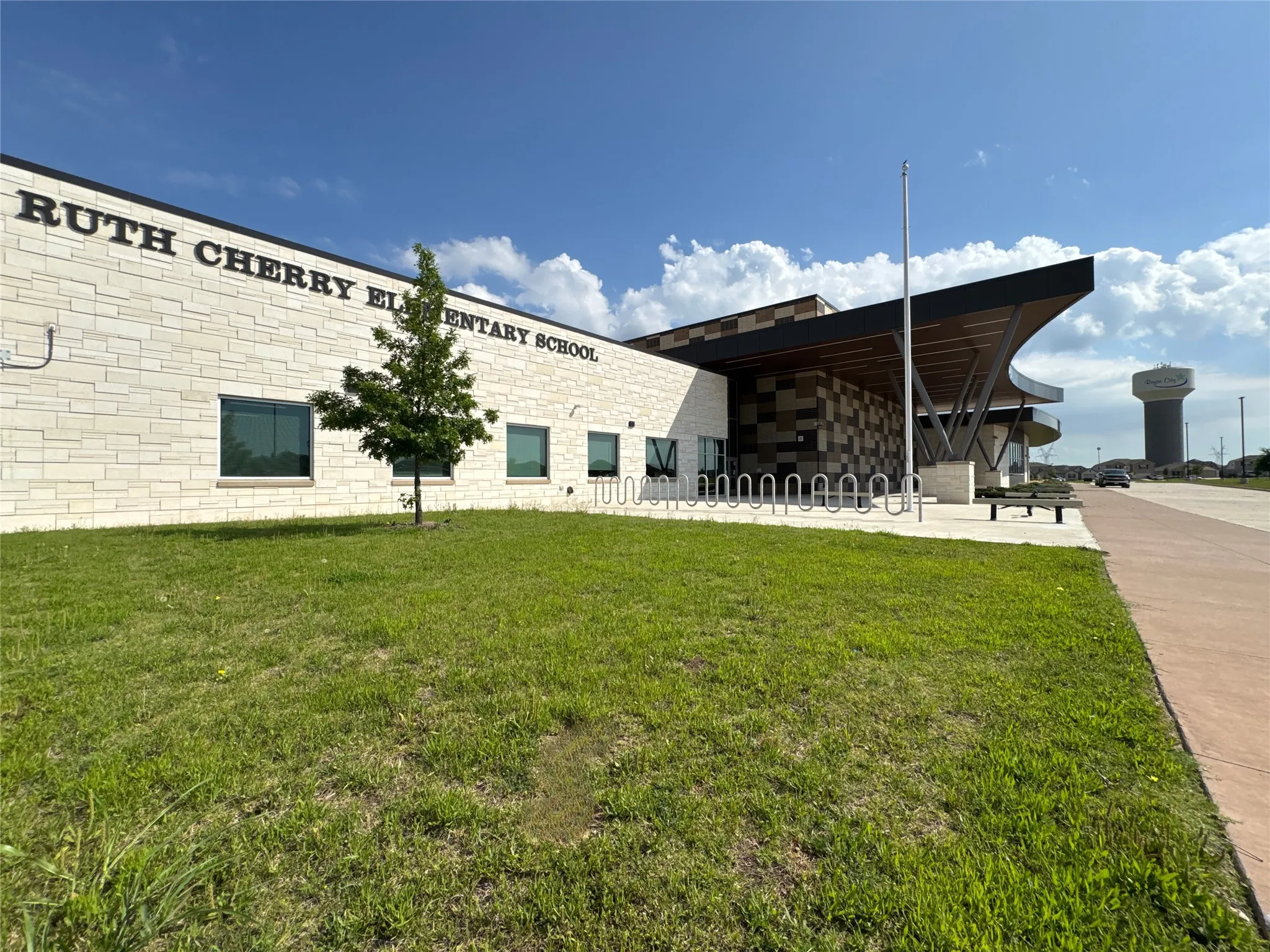 Single Family Residence For Sale in Hunt County , 1429 Applegate Way, Royse City, Texas 75189, 3 Bedroom, 2 Bathroom, 2 Garage spaces, 1,571 Sqft, built in 2009, mls#21299306, Real Estate Agent in Royse City, Homes For Sale in Hunt county, Homes For Sale in Royse City, Realtor in Royse City Texas, Real Estate Brokerage Independent Realty Texas, Luminita Cordes Realtor