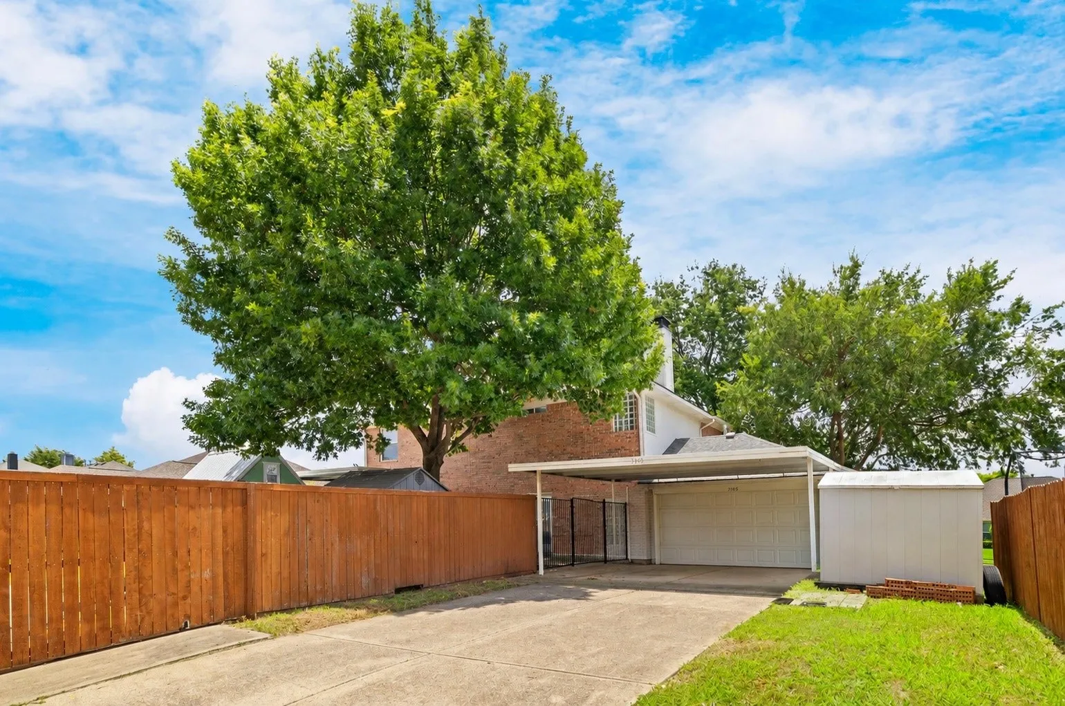 Single Family Residence For Sale in Dallas County , 3105 Chalkstone Drive, Rowlett, Texas 75088, 4 Bedroom, 3 Bathroom, 2 Garage spaces, 2,574 Sqft, built in 1999, mls#21290878, Real Estate Agent in Rowlett, Homes For Sale in Dallas county, Homes For Sale in Rowlett, Realtor in Rowlett Texas, Real Estate Brokerage Independent Realty Texas, Luminita Cordes Realtor