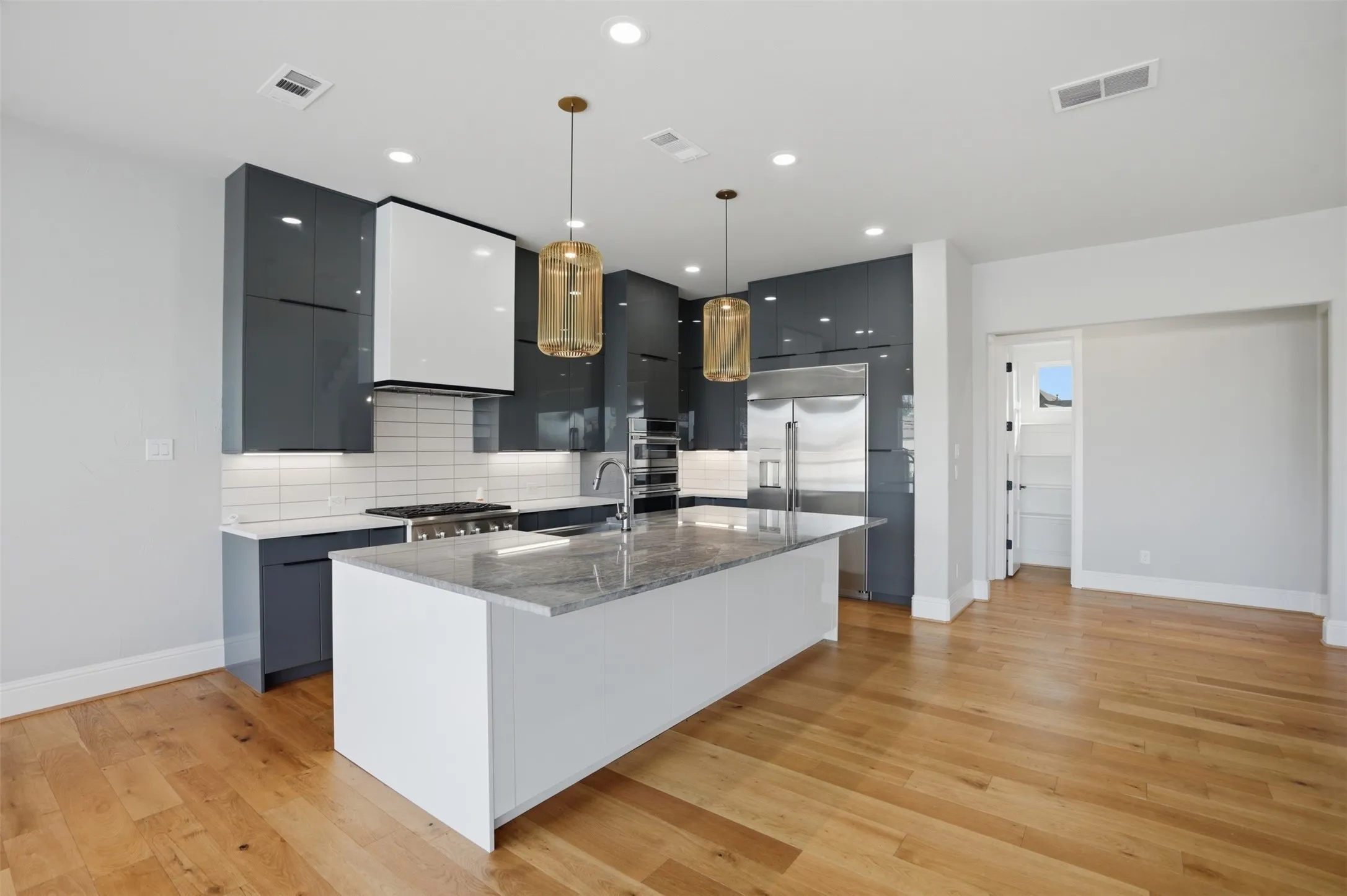 Single Family Residence For Sale in Kaufman County , 1918 Noe Boulevard, Heath, Texas 75126, 7 Bedroom, 5 Bathroom, 3 Garage spaces, 4,236 Sqft, built in 2020, mls#21299435, Real Estate Agent in Heath, Homes For Sale in Kaufman county, Homes For Sale in Heath, Realtor in Heath Texas, Real Estate Brokerage Independent Realty Texas, Luminita Cordes Realtor