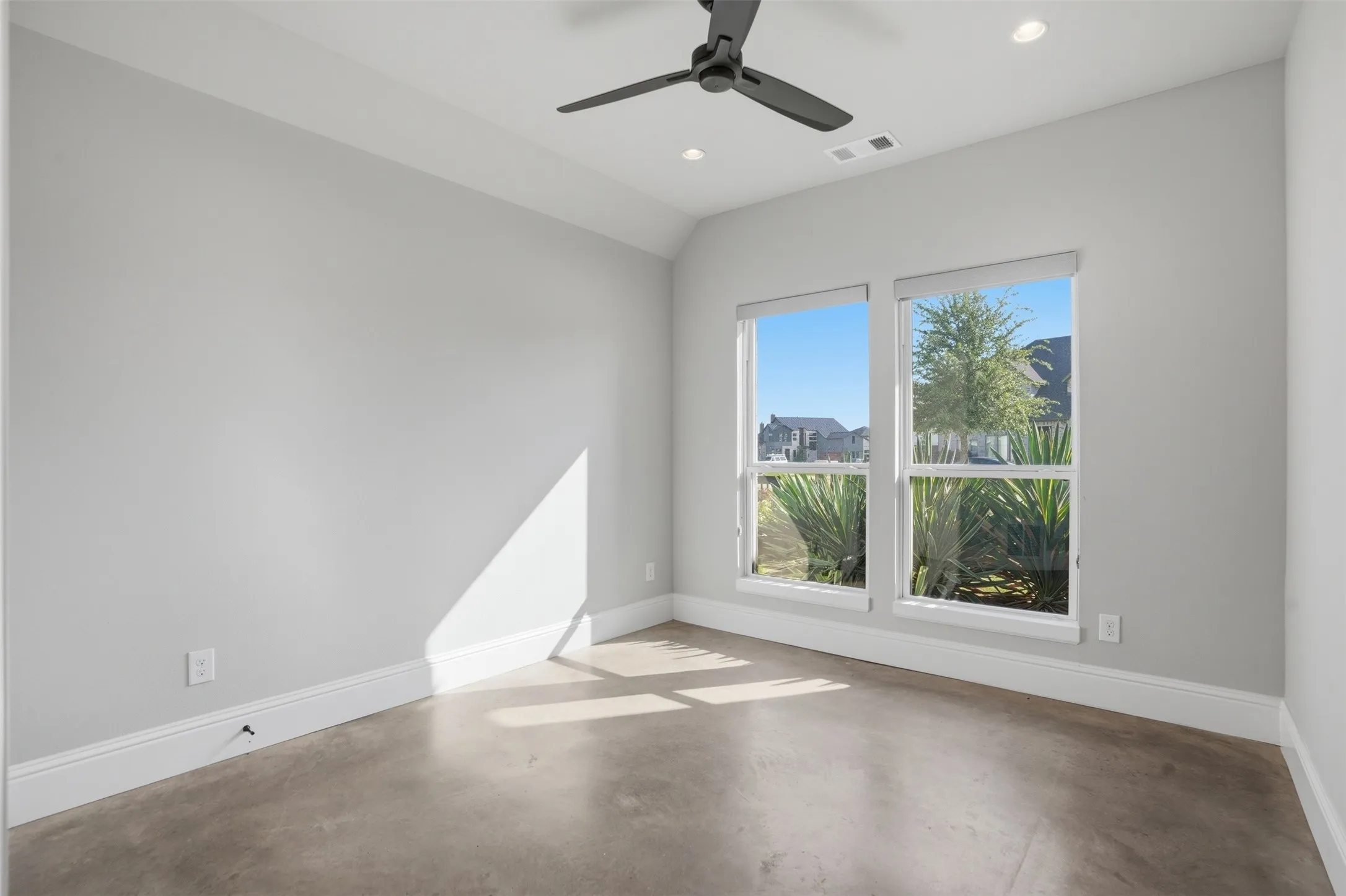 Single Family Residence For Sale in Kaufman County , 1918 Noe Boulevard, Heath, Texas 75126, 7 Bedroom, 5 Bathroom, 3 Garage spaces, 4,236 Sqft, built in 2020, mls#21299435, Real Estate Agent in Heath, Homes For Sale in Kaufman county, Homes For Sale in Heath, Realtor in Heath Texas, Real Estate Brokerage Independent Realty Texas, Luminita Cordes Realtor