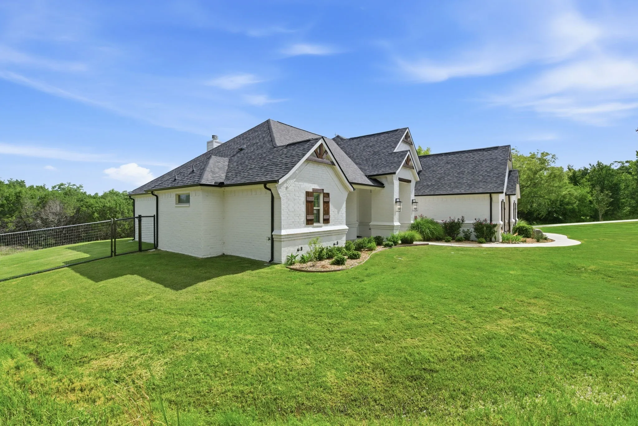 Single Family Residence For Sale in Parker County , 100 Cedar Mountain Drive, Weatherford, Texas 76085, 4 Bedroom, 2 Bathroom, 3 Garage spaces, 2,340 Sqft, built in 2021, mls#21293440, Real Estate Agent in Weatherford, Homes For Sale in Parker county, Homes For Sale in Weatherford, Realtor in Weatherford Texas, Real Estate Brokerage Independent Realty Texas, Luminita Cordes Realtor
